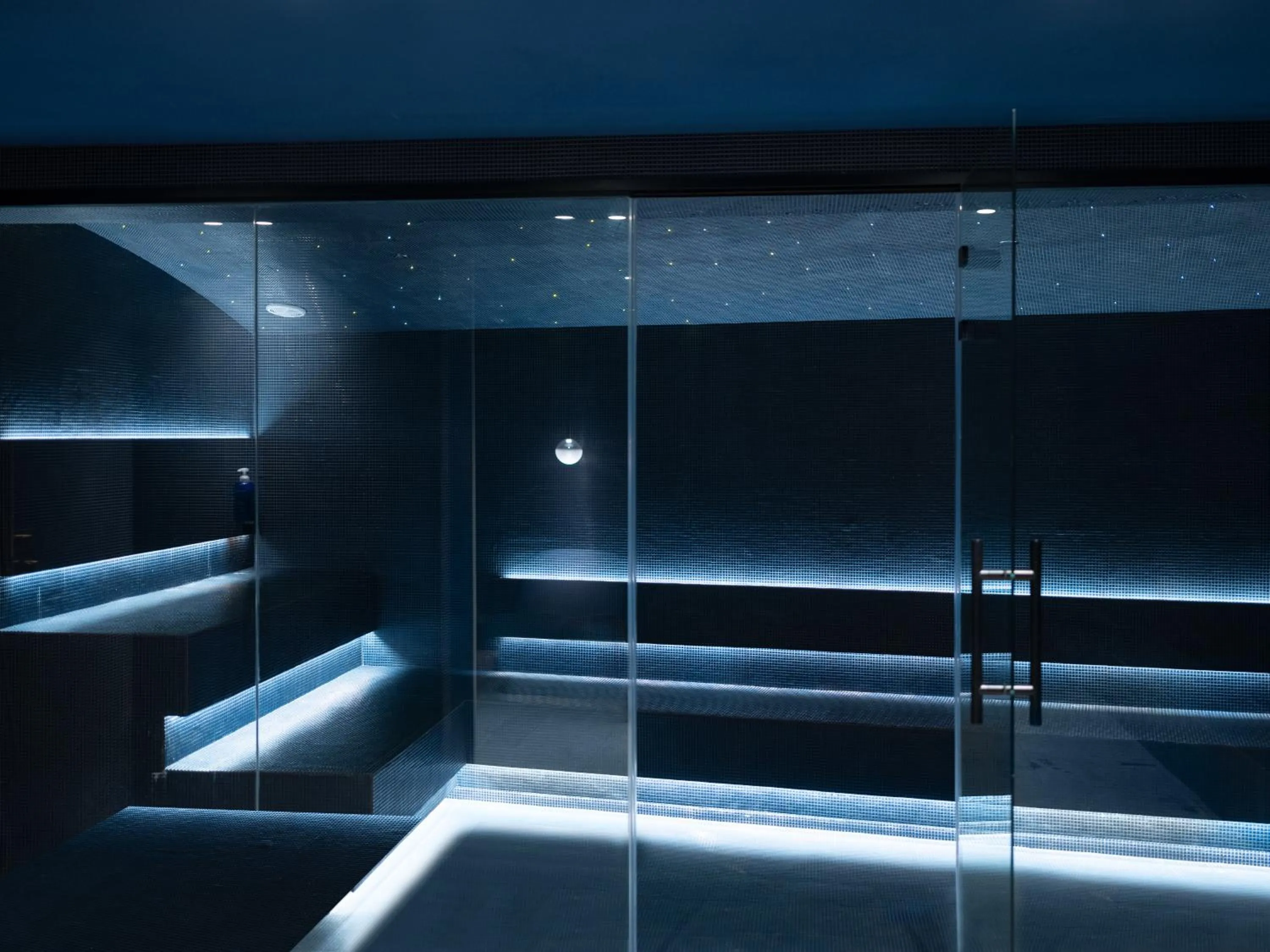 Steam room in Bleu Hôtel & Spa