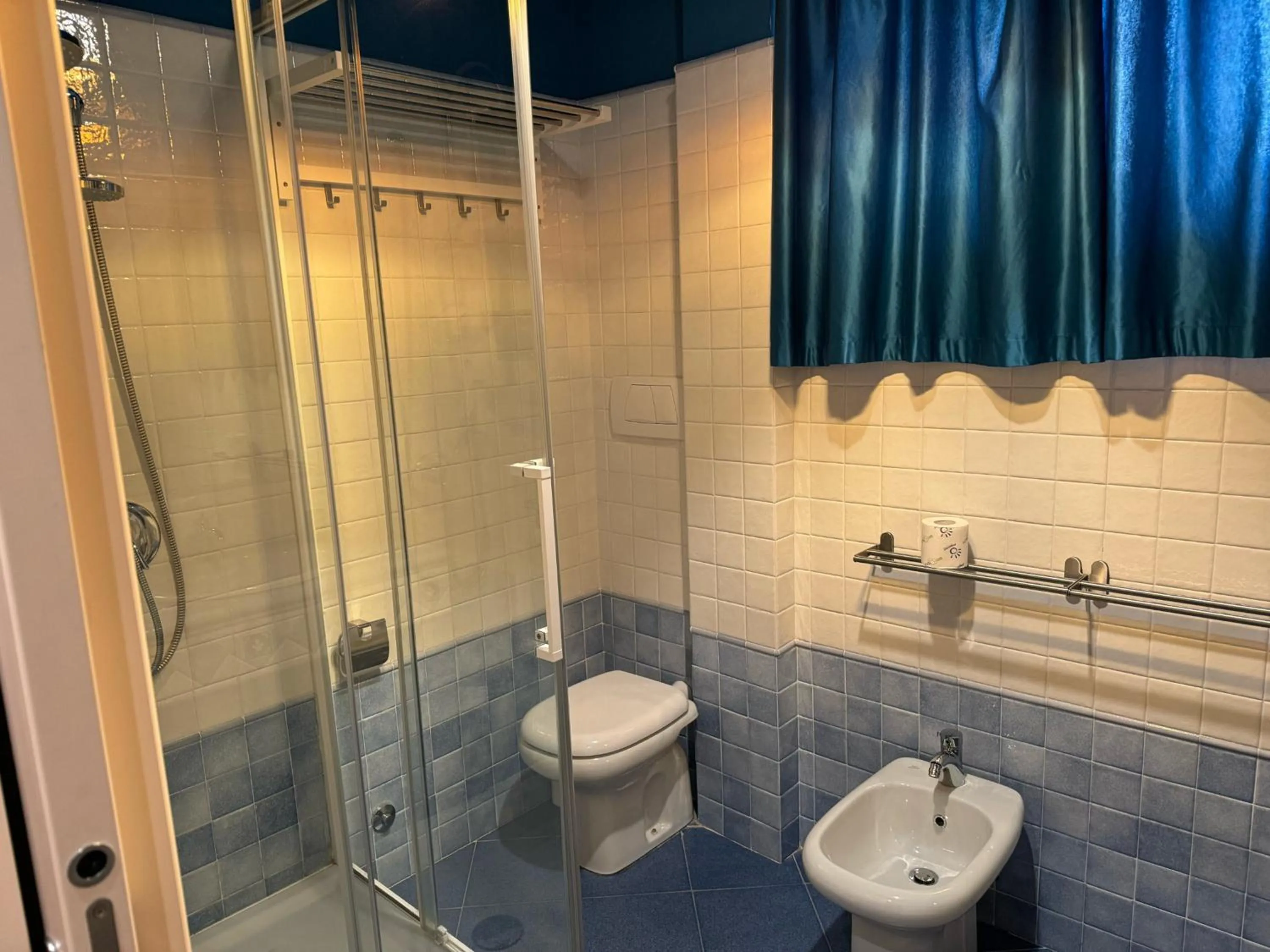 Shower in Bracco Rooms & Suites - Boutique Hotel nel Centro Storico di Matera