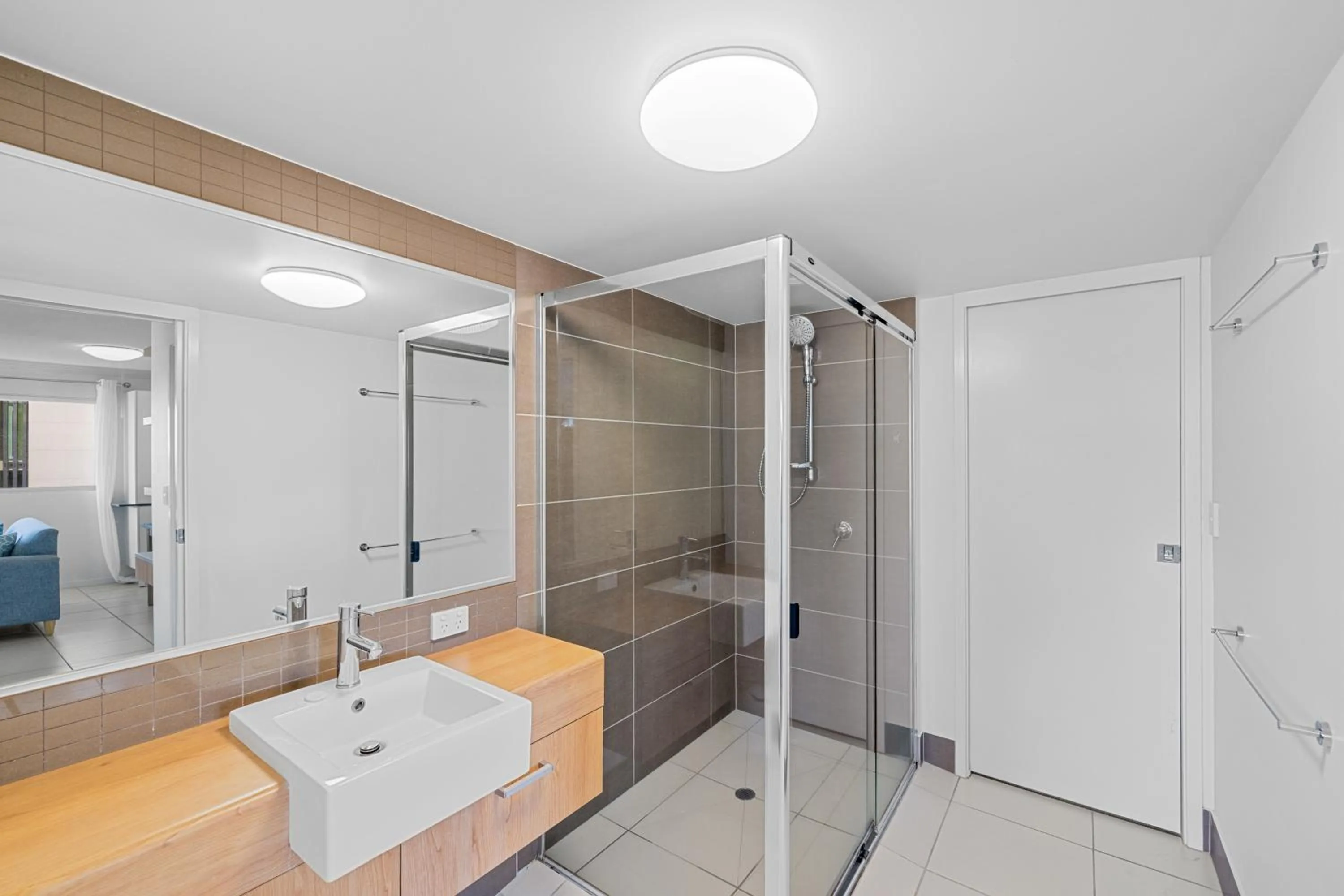 Shower in Saltwater on the Peninsula