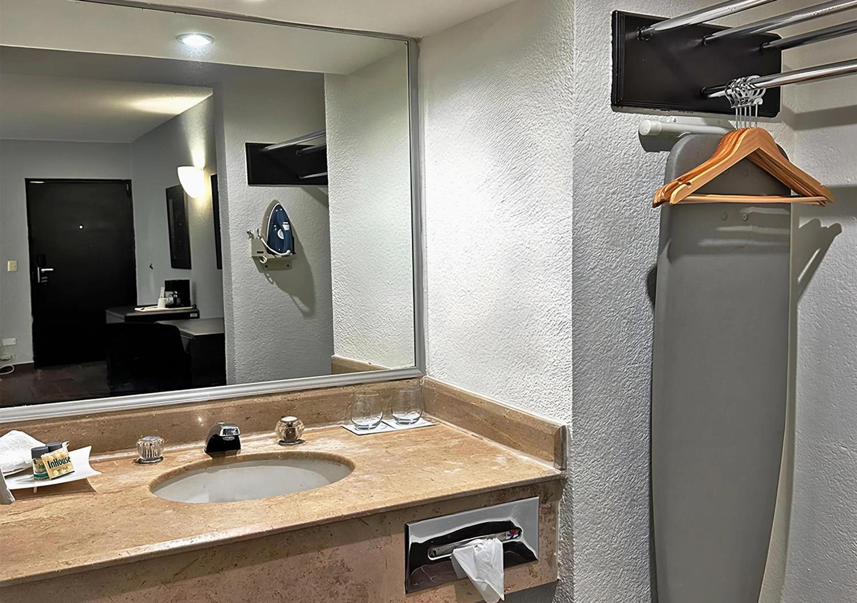 Bathroom in InHouse Hotel León