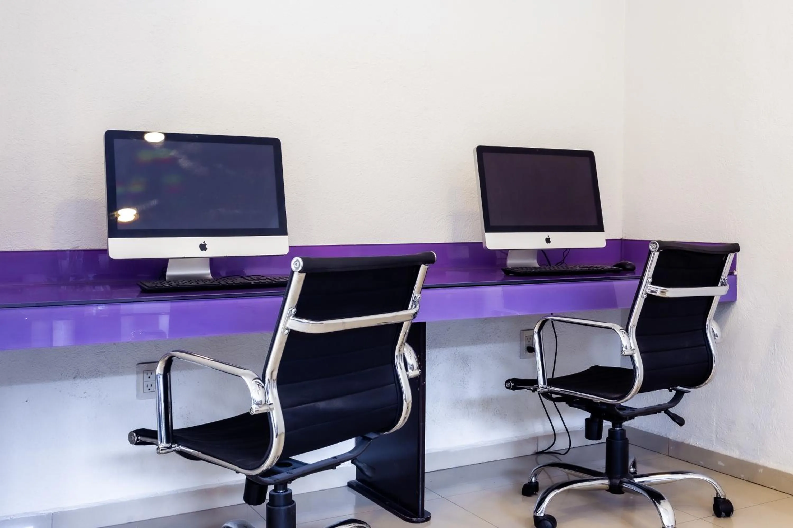 Seating area in InHouse Hotel León