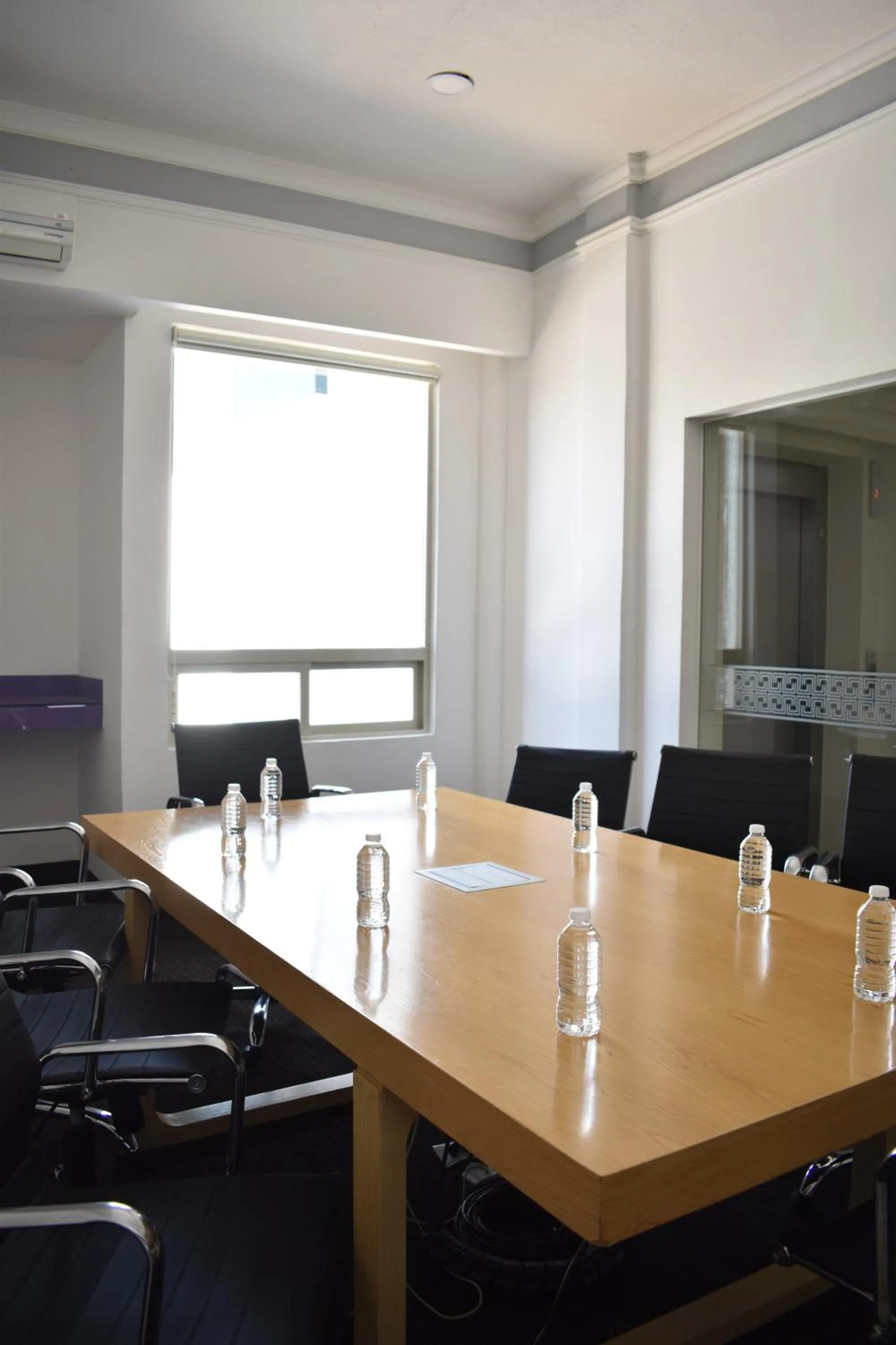 Meeting/conference room in InHouse Hotel León