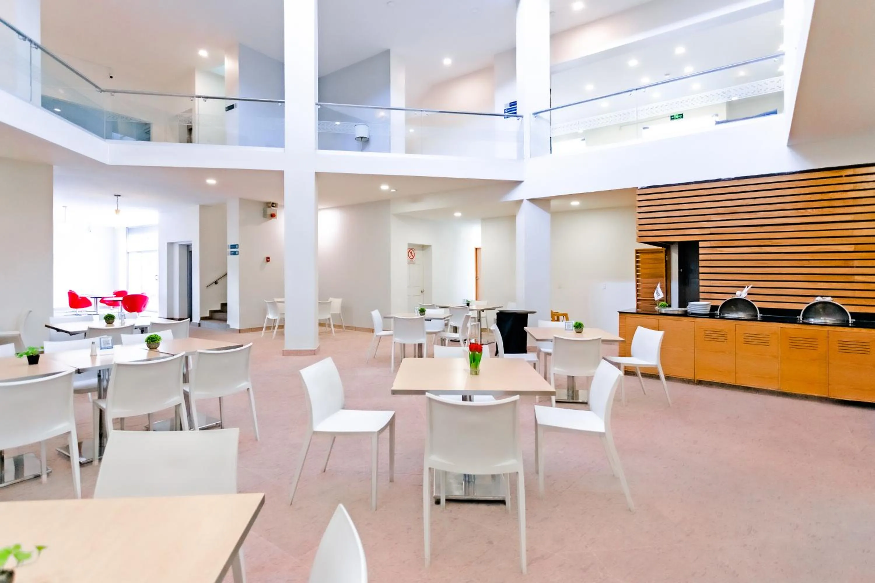 Restaurant/places to eat in InHouse Hotel León