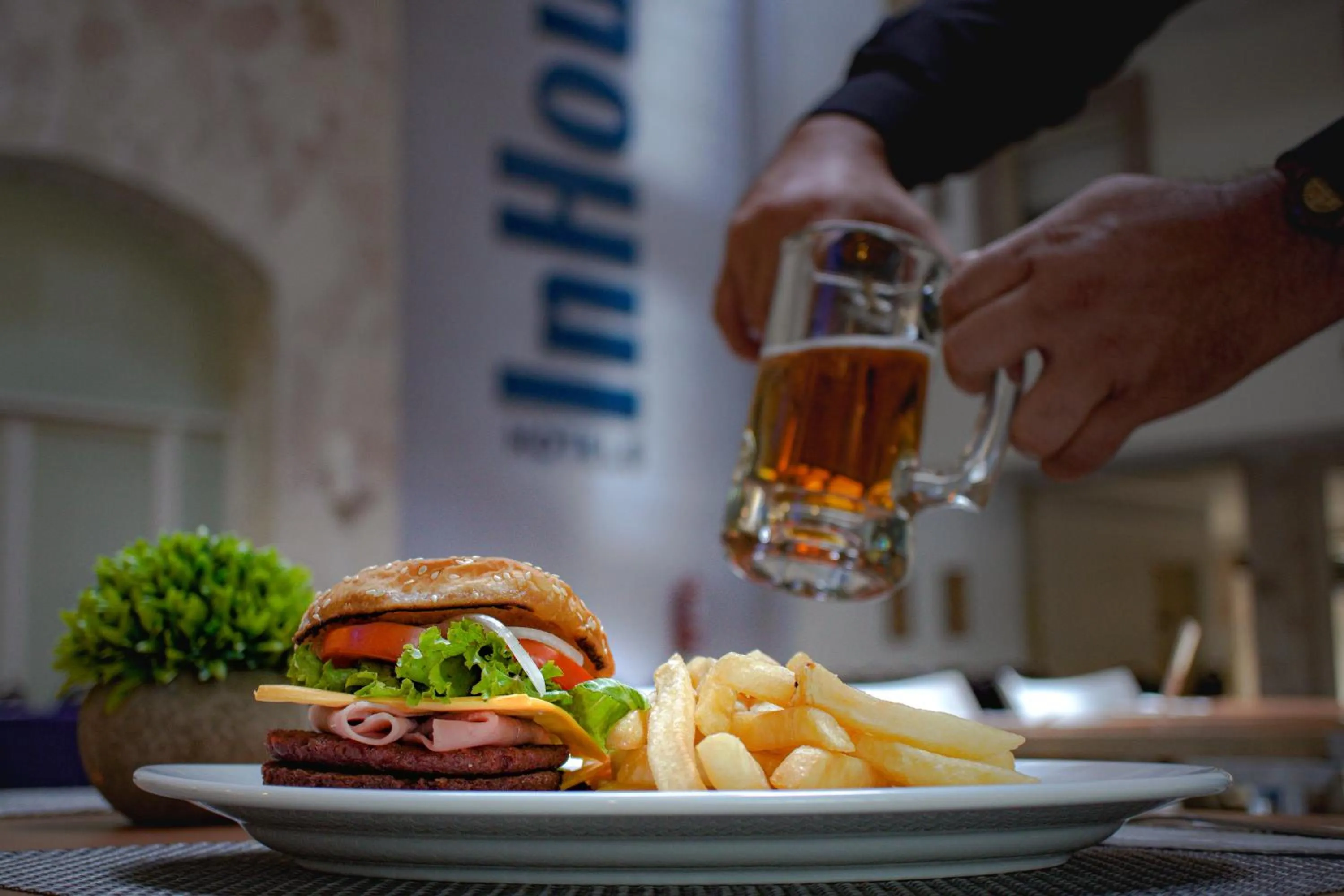 Restaurant/places to eat in InHouse Hotel León