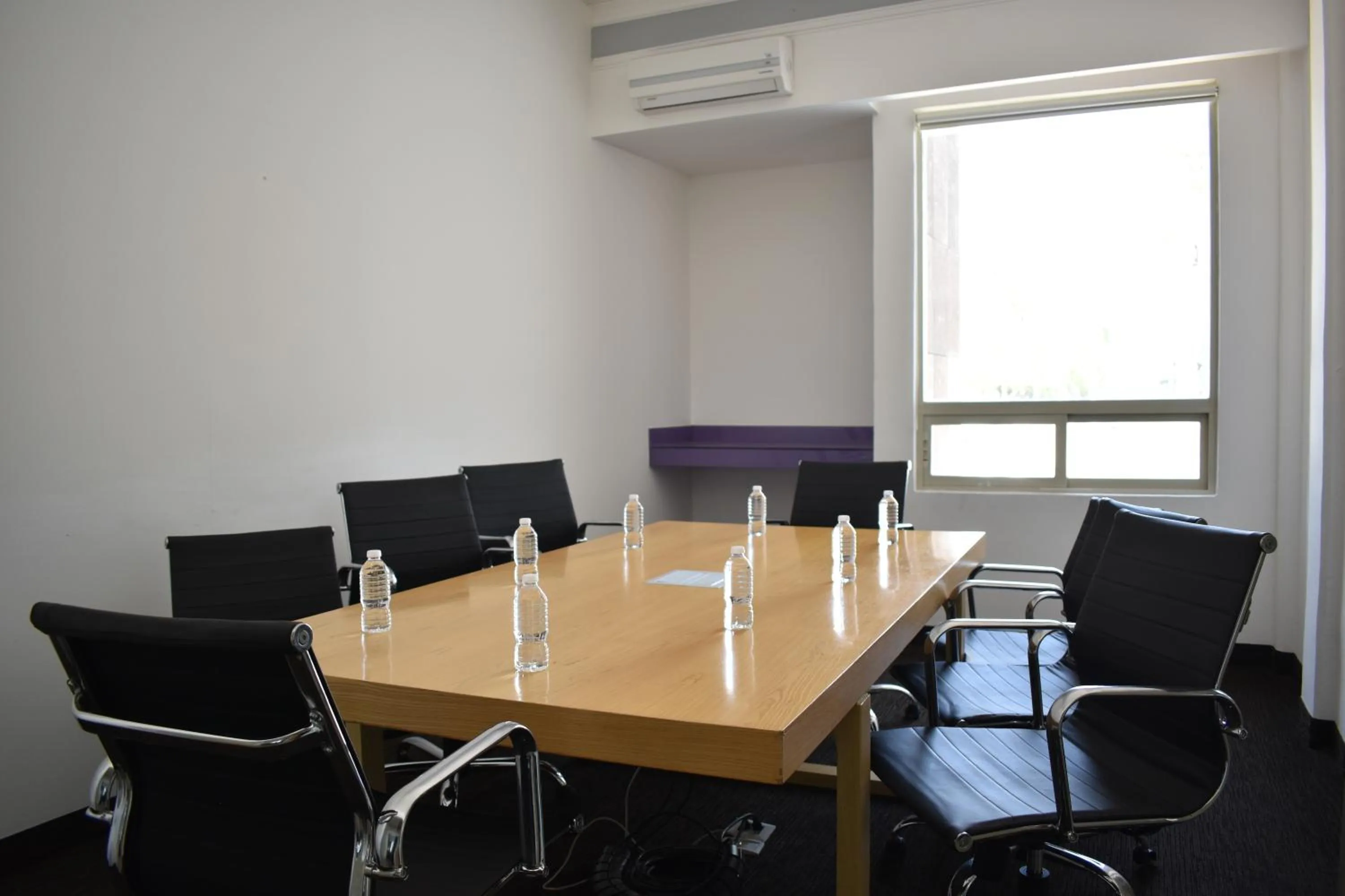 Meeting/conference room in InHouse Hotel León