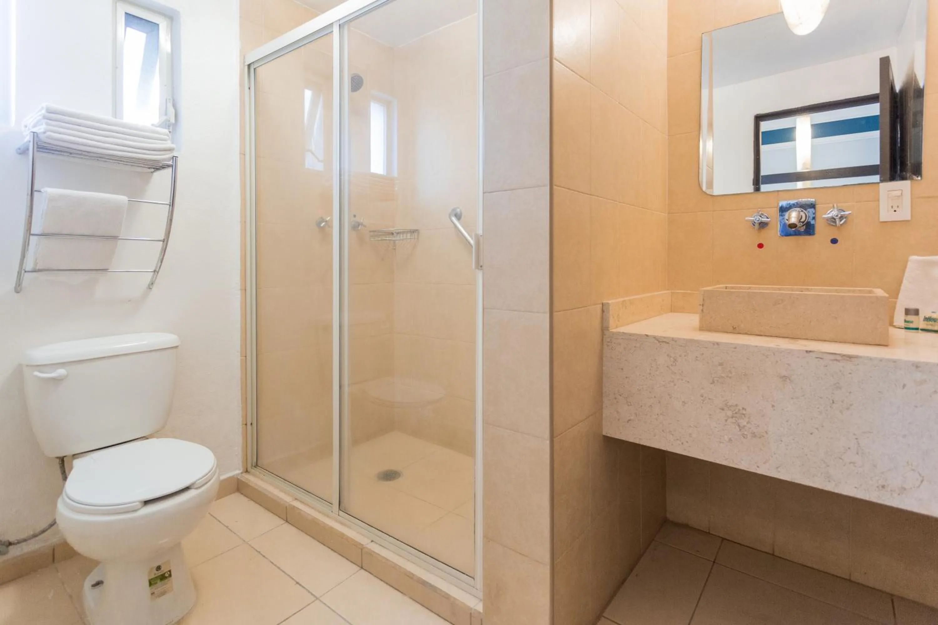 Bathroom in InHouse Hotel León