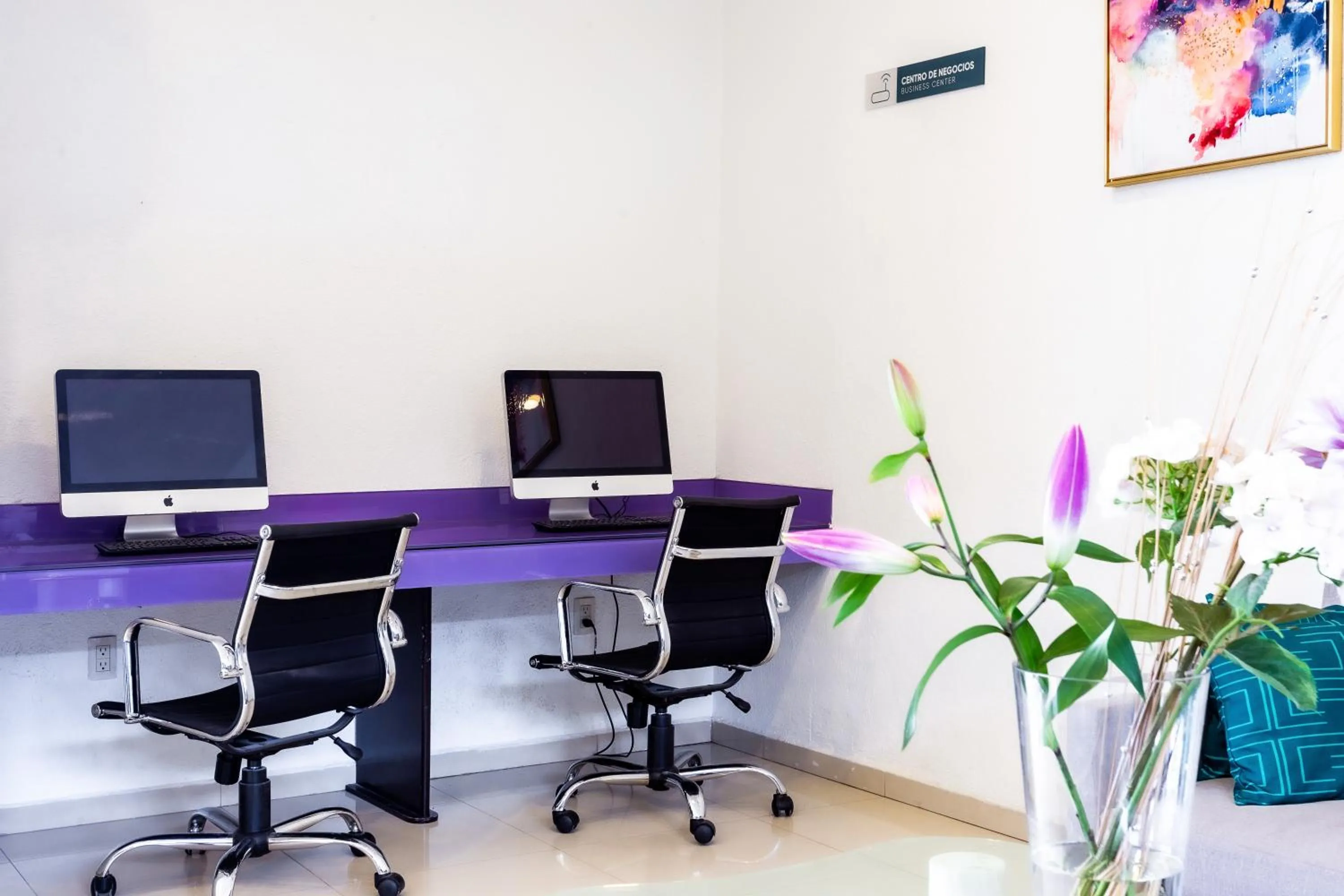 Seating area in InHouse Hotel León