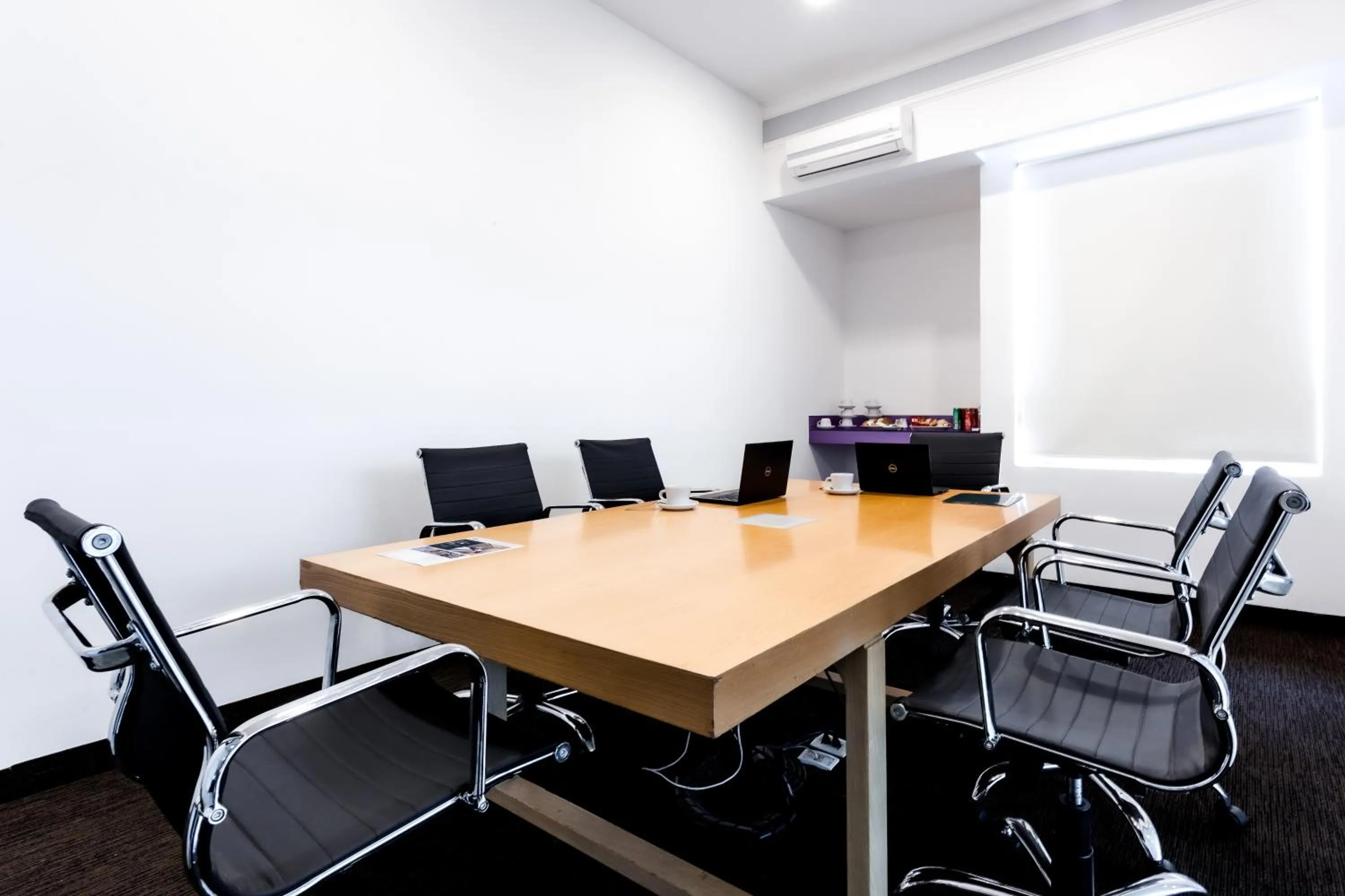 Meeting/conference room in InHouse Hotel León