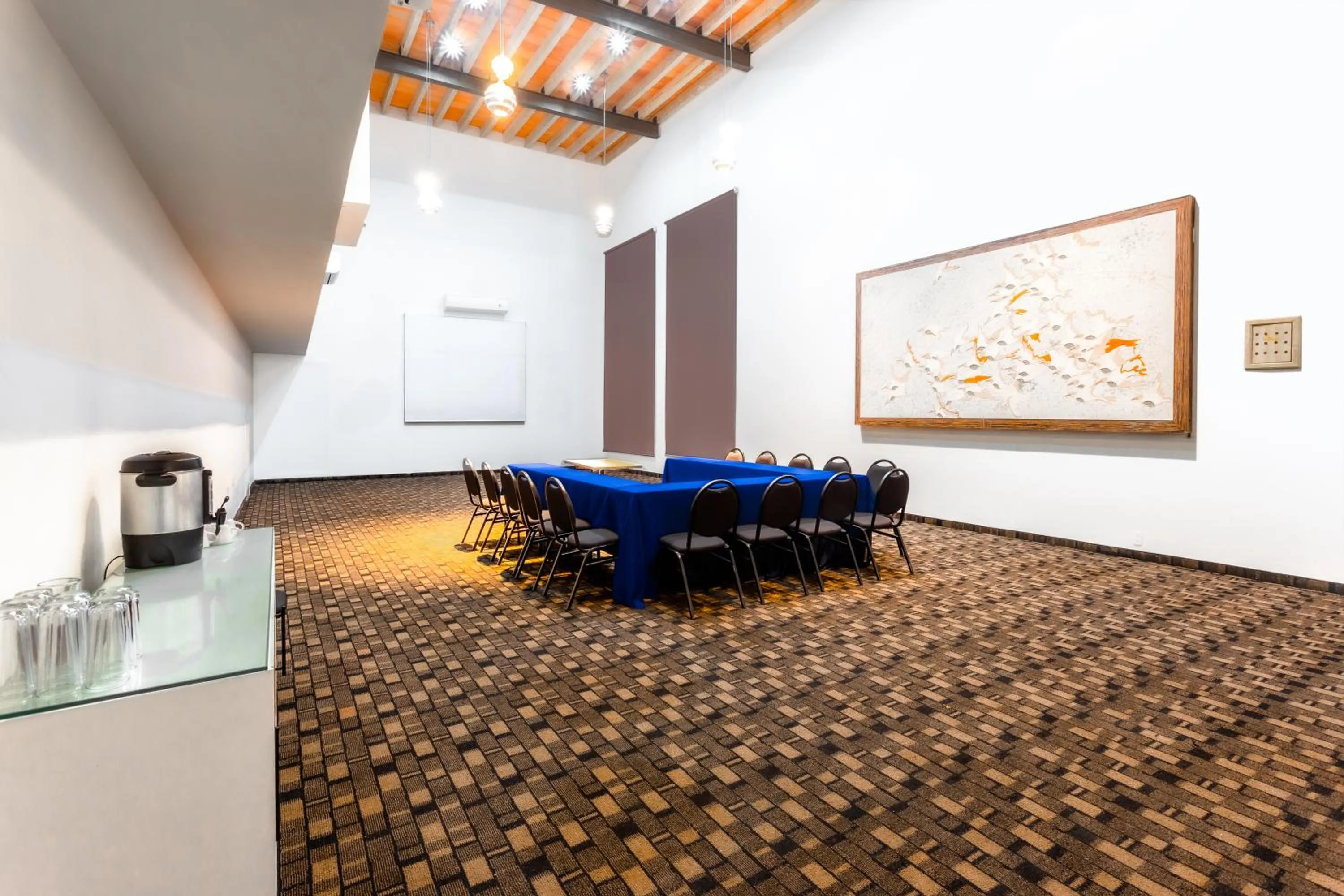 Meeting/conference room in InHouse Hotel León