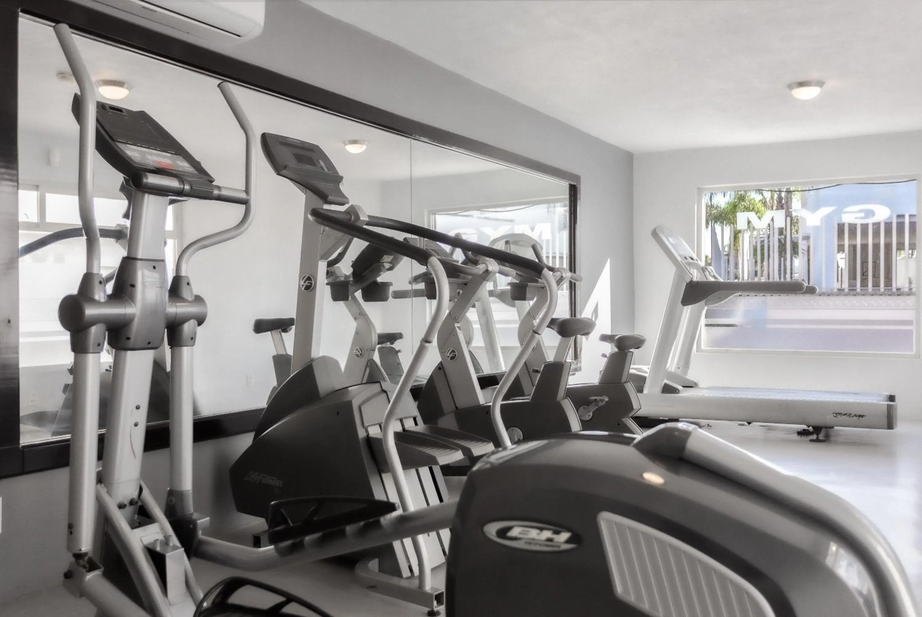 Fitness centre/facilities in InHouse Hotel León