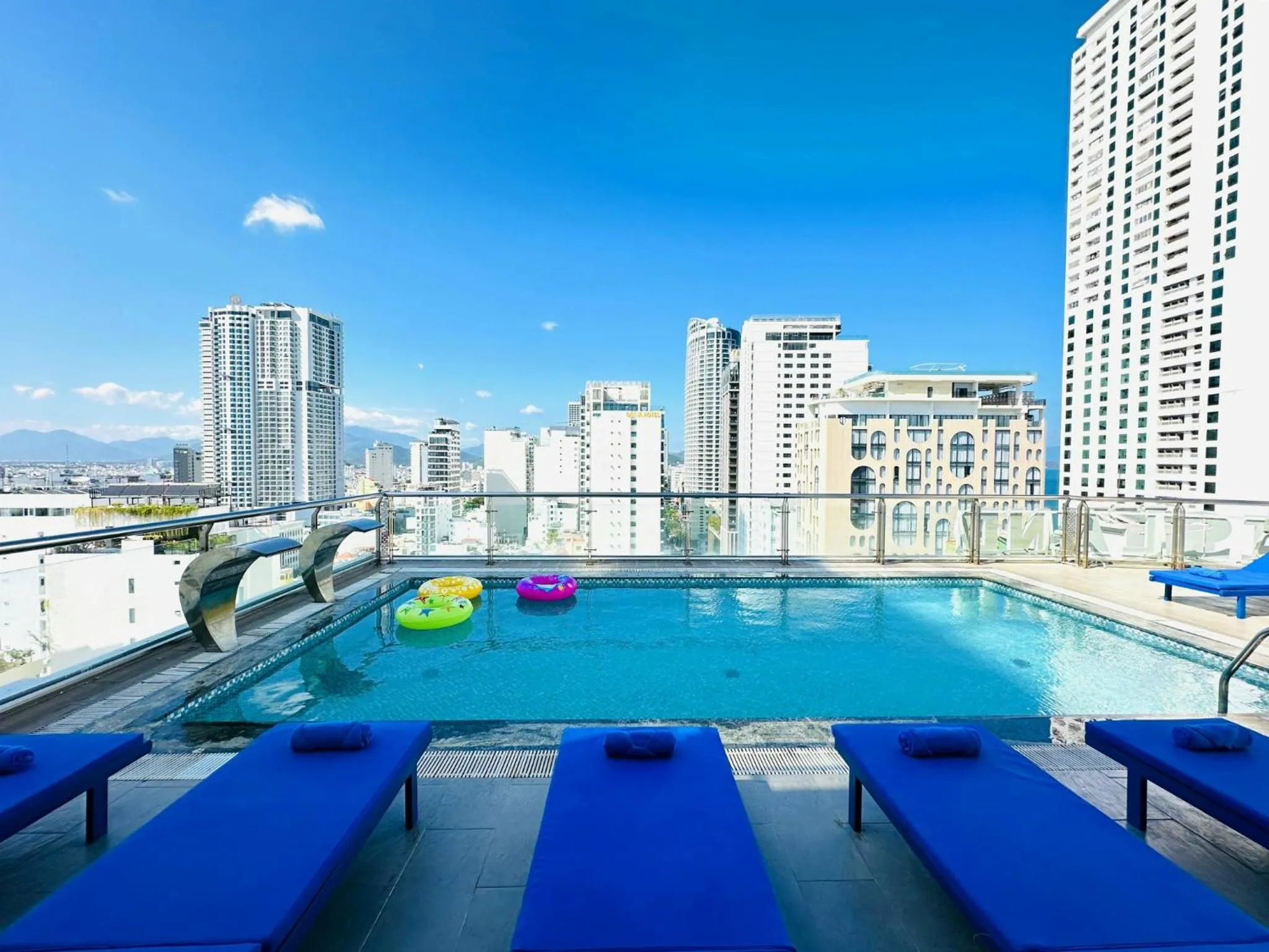 Swimming pool in SANDALS ISLAND HOTEL