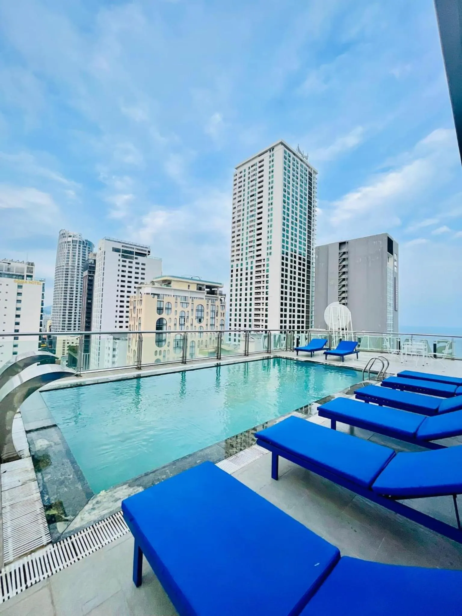 Swimming pool in SANDALS ISLAND HOTEL