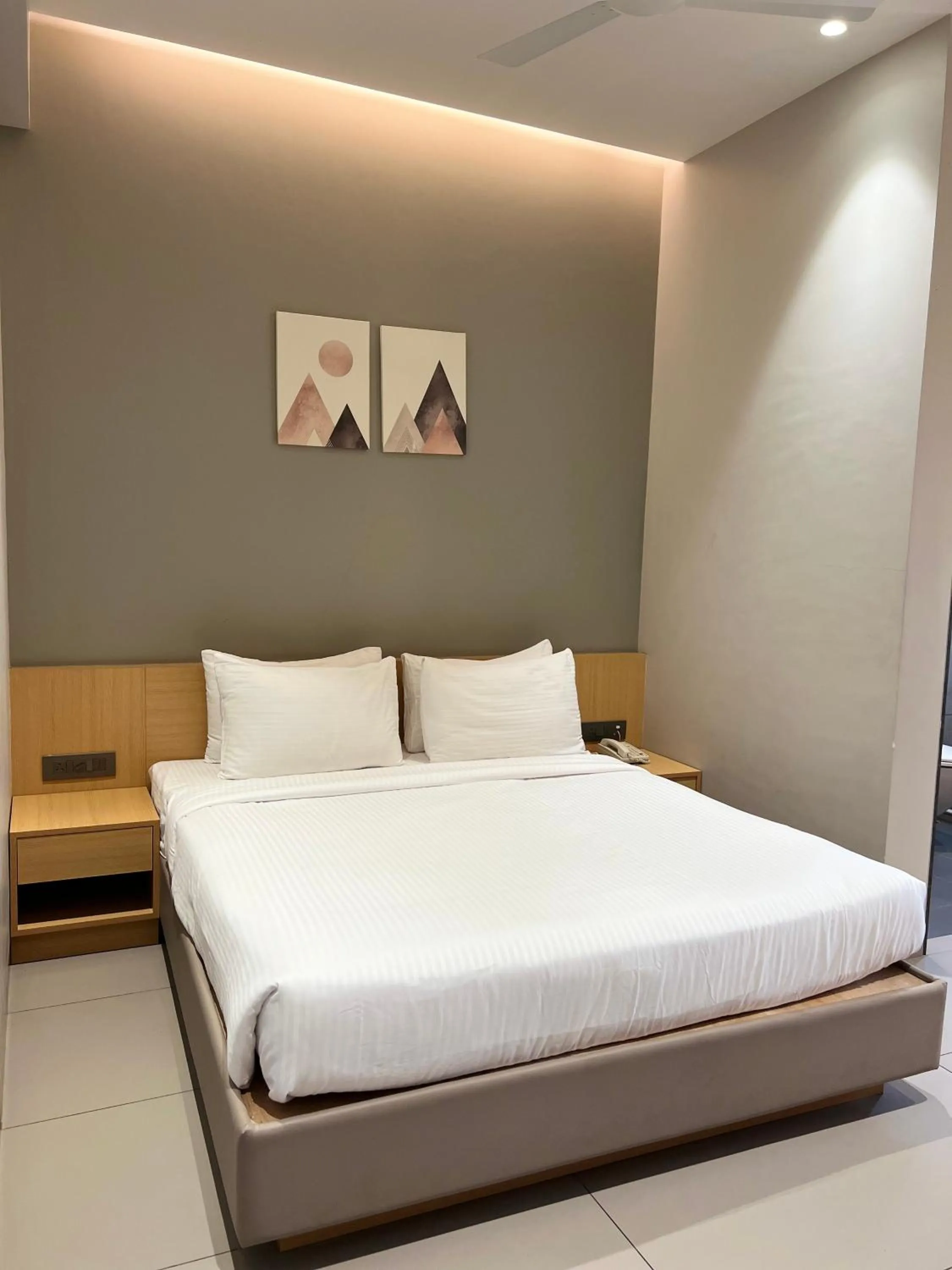 Bed in Palm Springs Resort