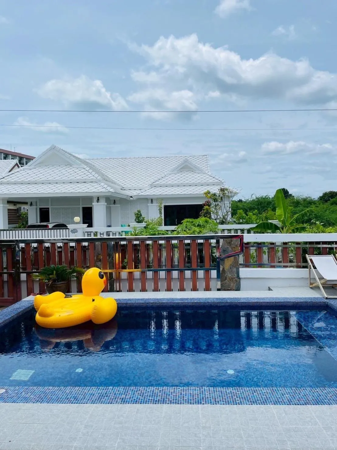 Swimming pool in LV Villa Cha-am