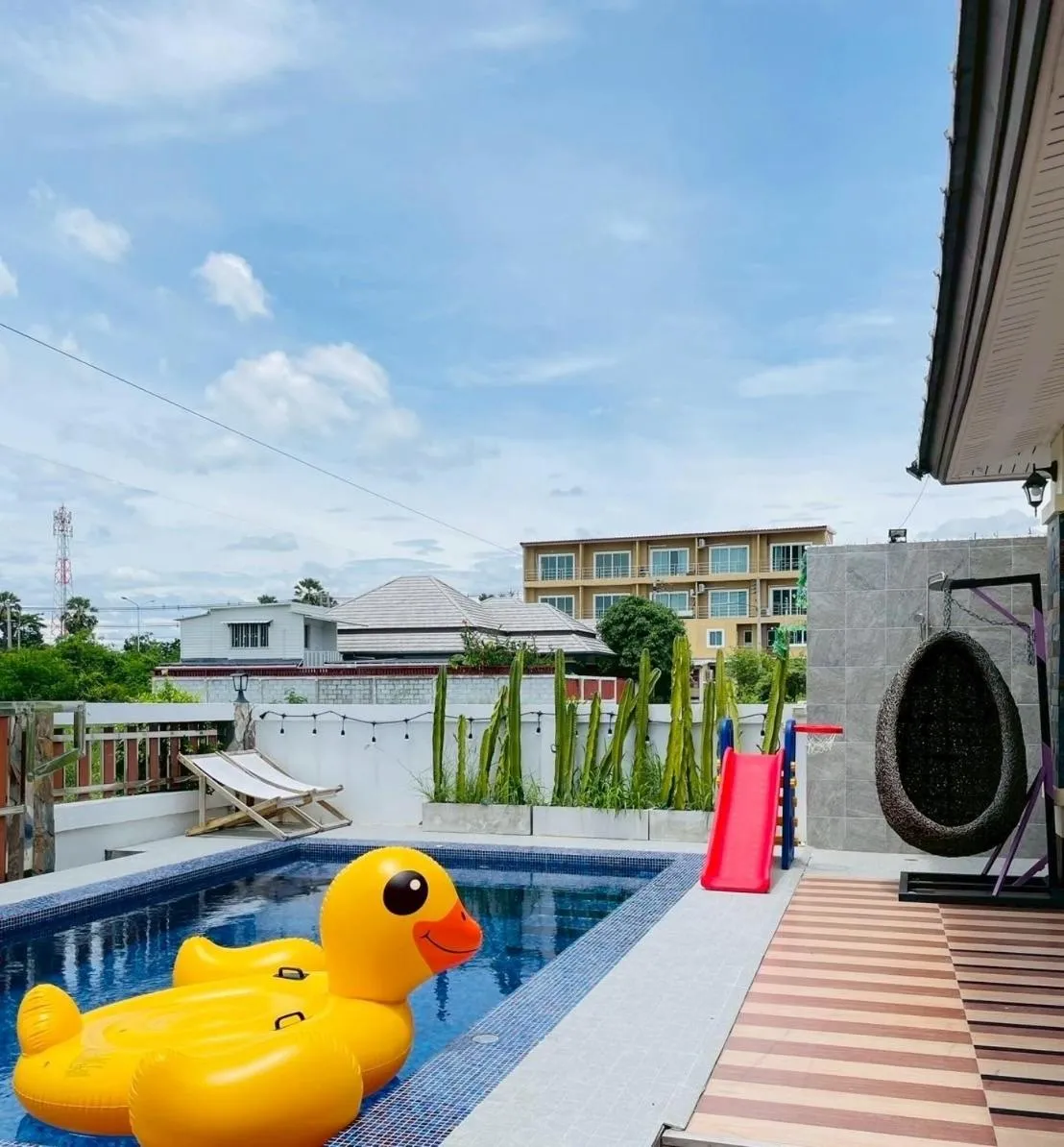 Swimming pool in LV Villa Cha-am