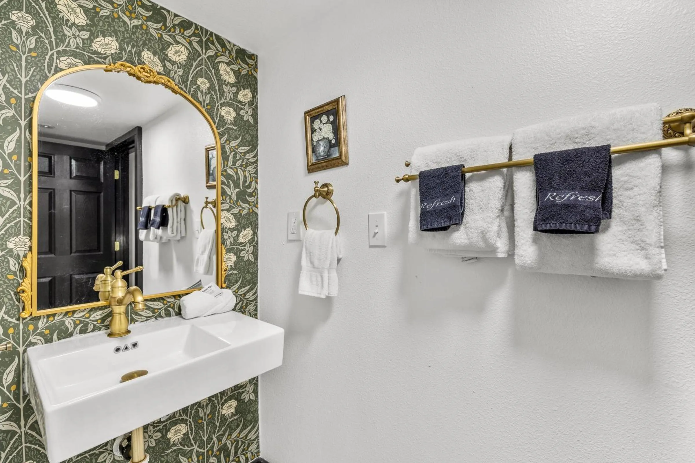 Bathroom in The Historic Grand Canyon Hotel