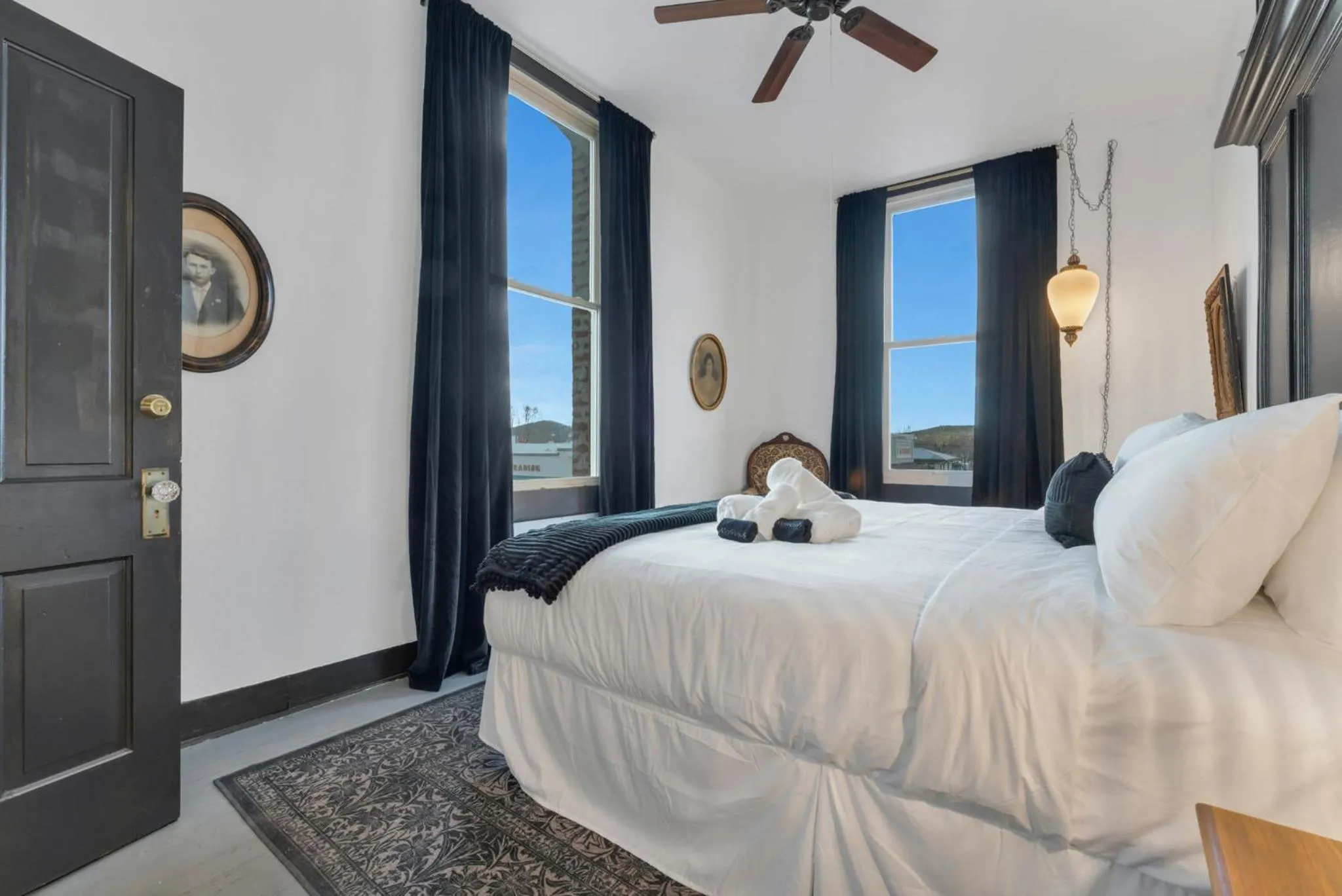 Bedroom, Bed in The Historic Grand Canyon Hotel