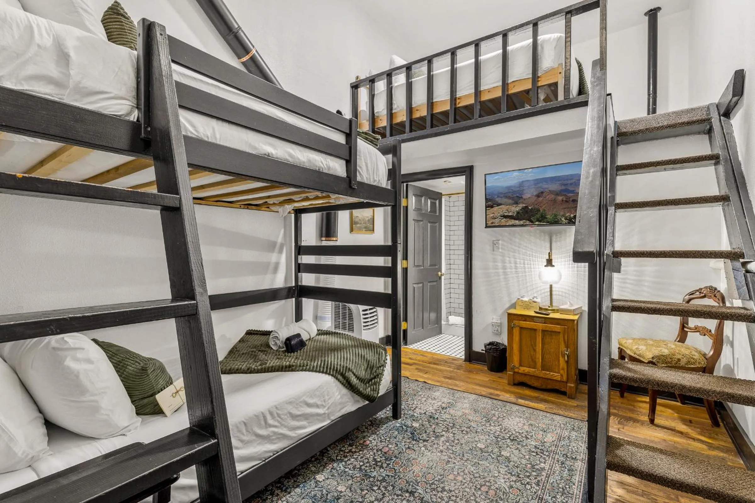 Bedroom, Bed in The Historic Grand Canyon Hotel