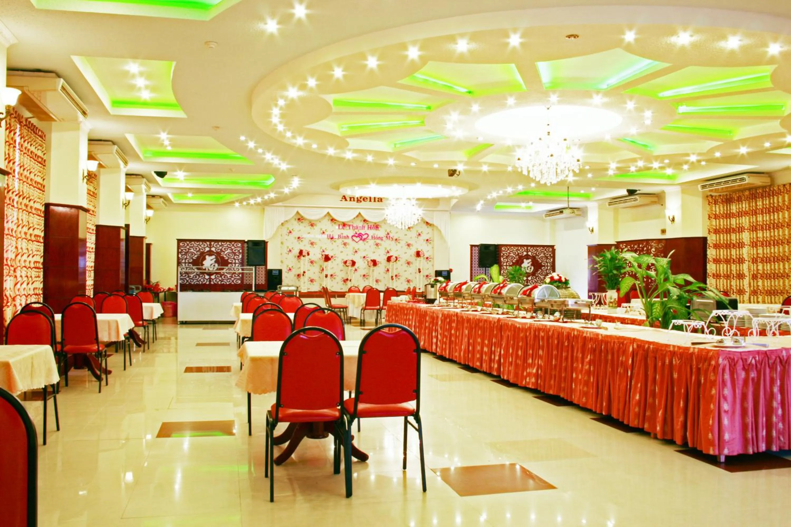 Restaurant/places to eat in Angella Hotel