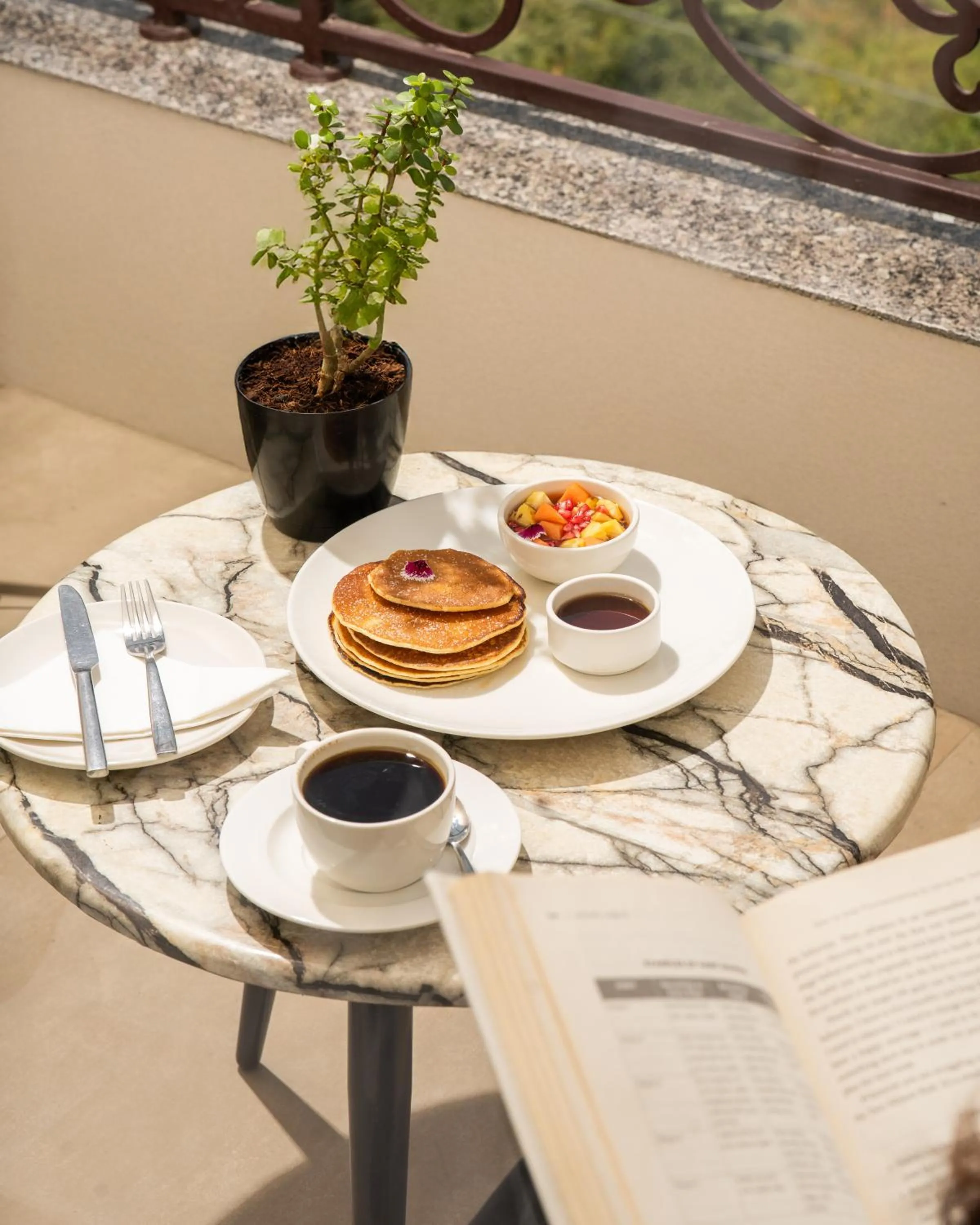 Food in Foxtrail, Sector 42 - AM Hotel Kollection