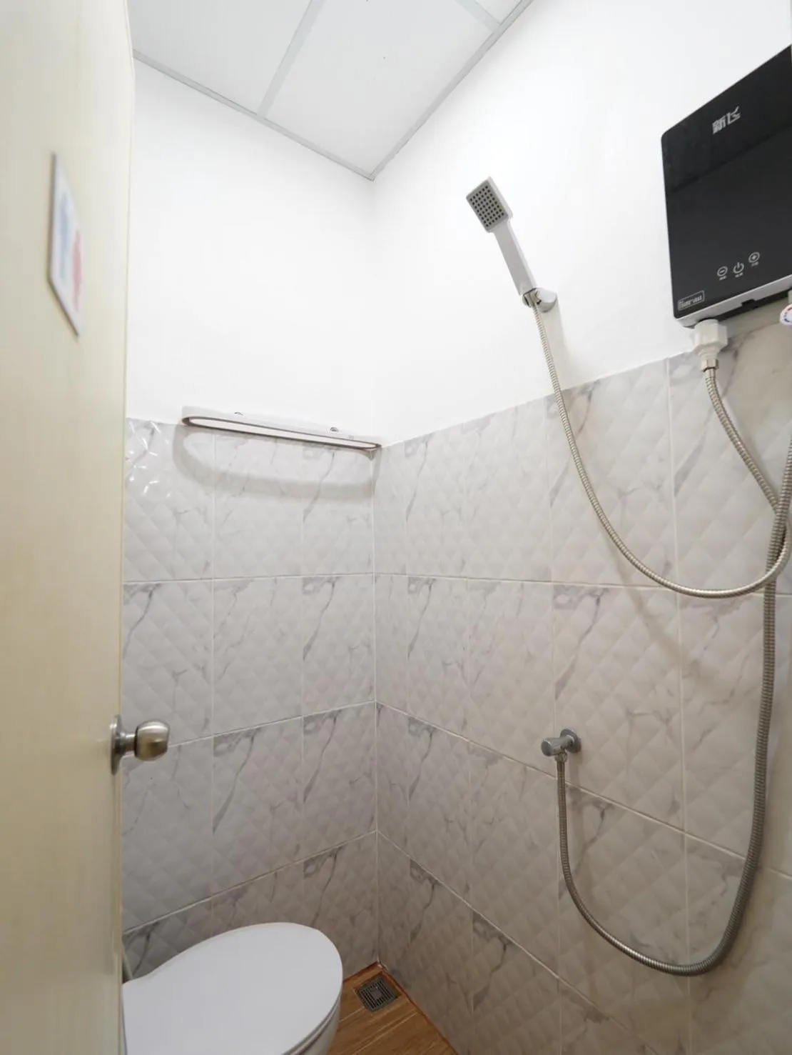 Shower in EZ Sleep @ Ratchada 19