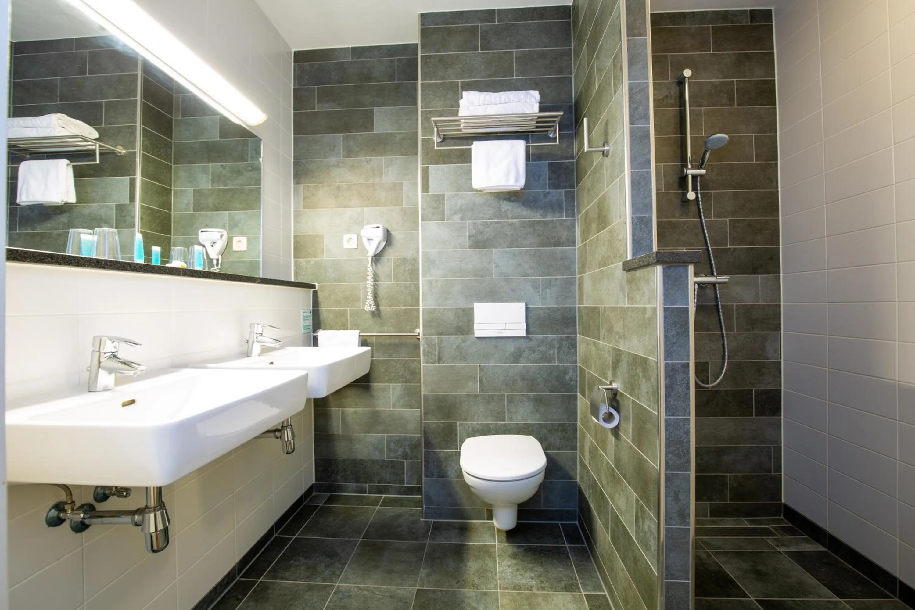 Shower in Bastion Hotel Apeldoorn Het Loo