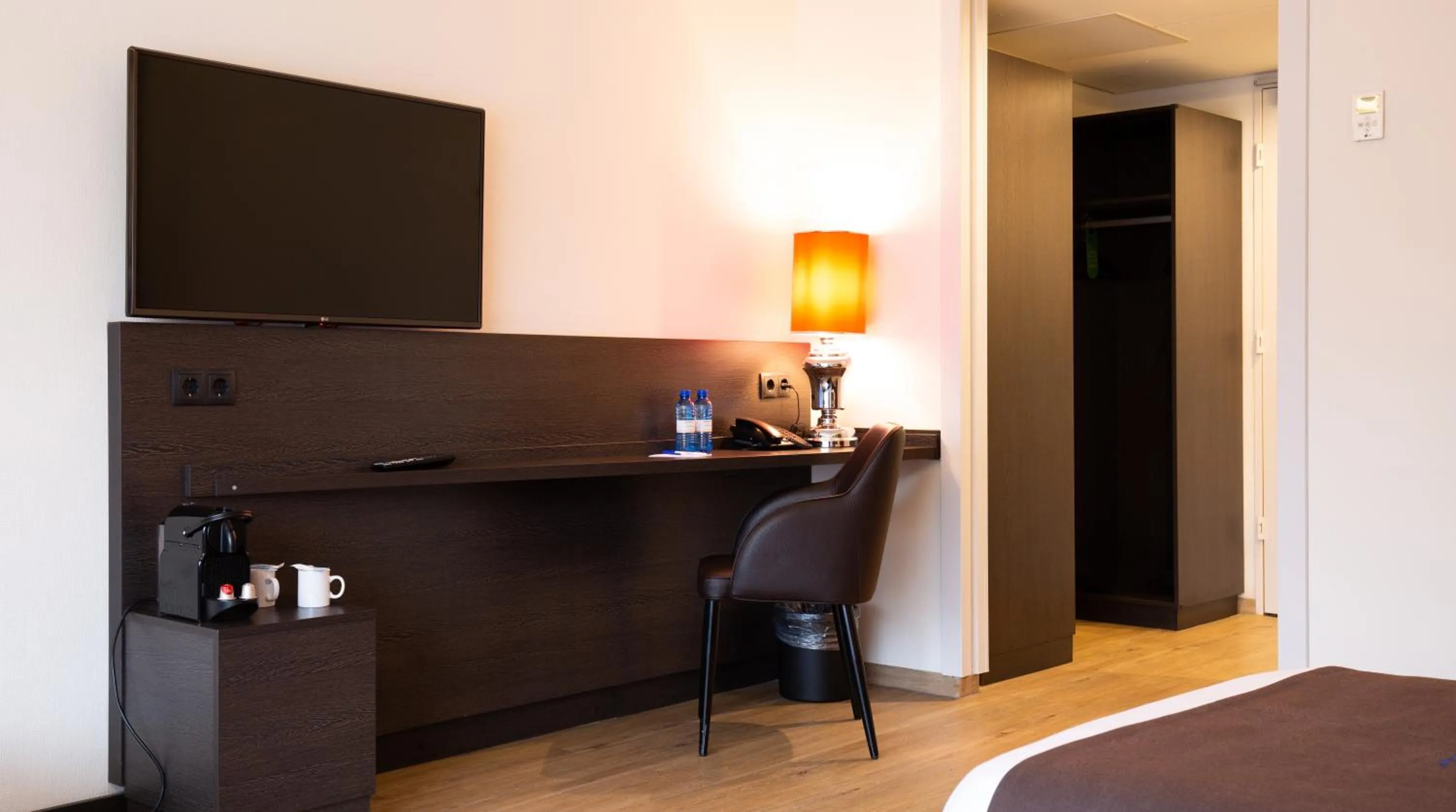 TV and multimedia, Bed in Bastion Hotel Apeldoorn Het Loo