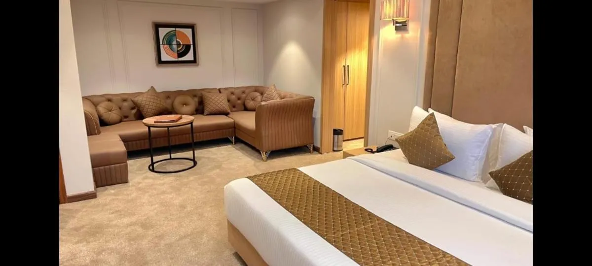 Living room, Bed in Hotel Alwar Royals