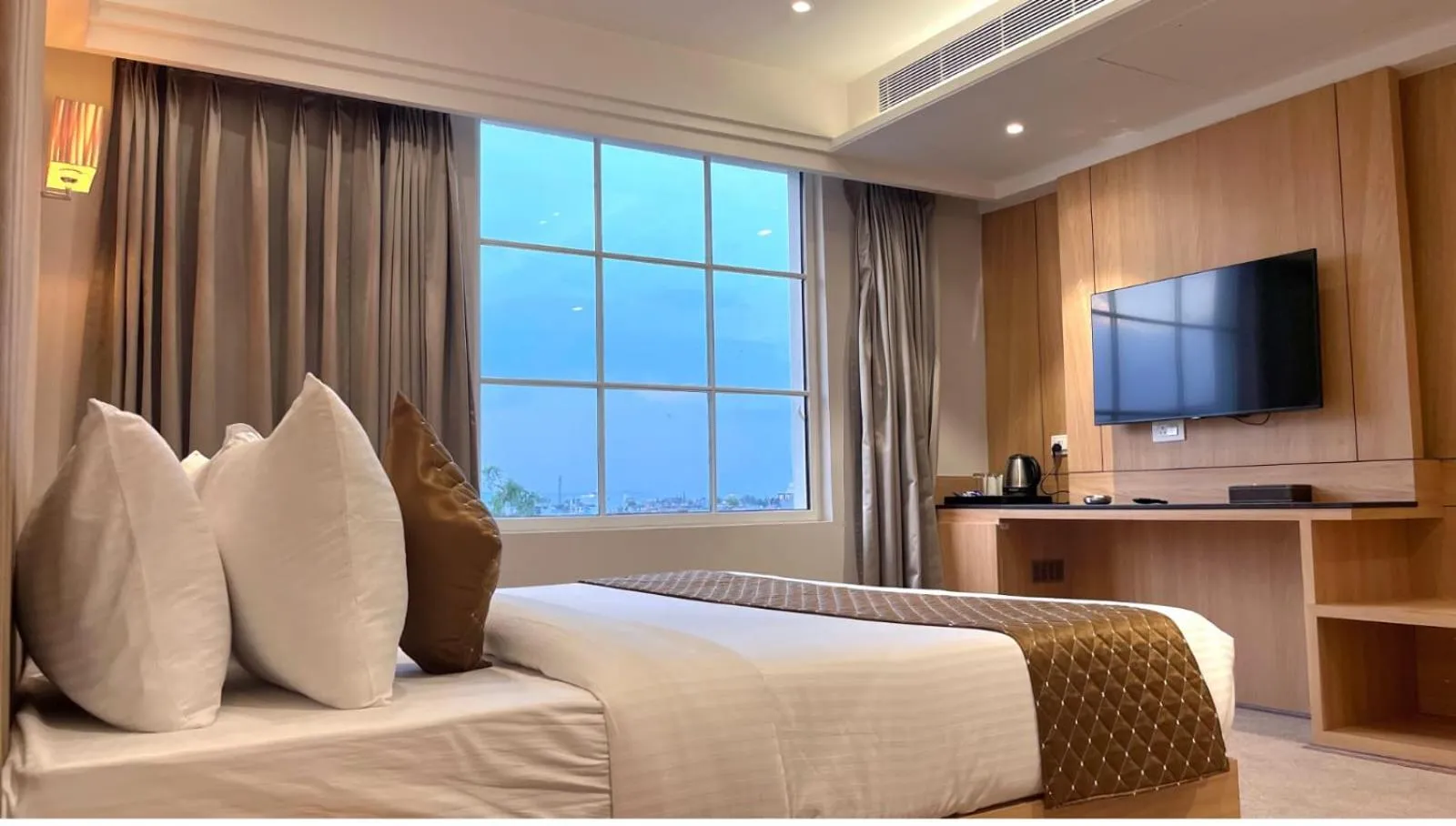 TV and multimedia, Bed in Hotel Alwar Royals