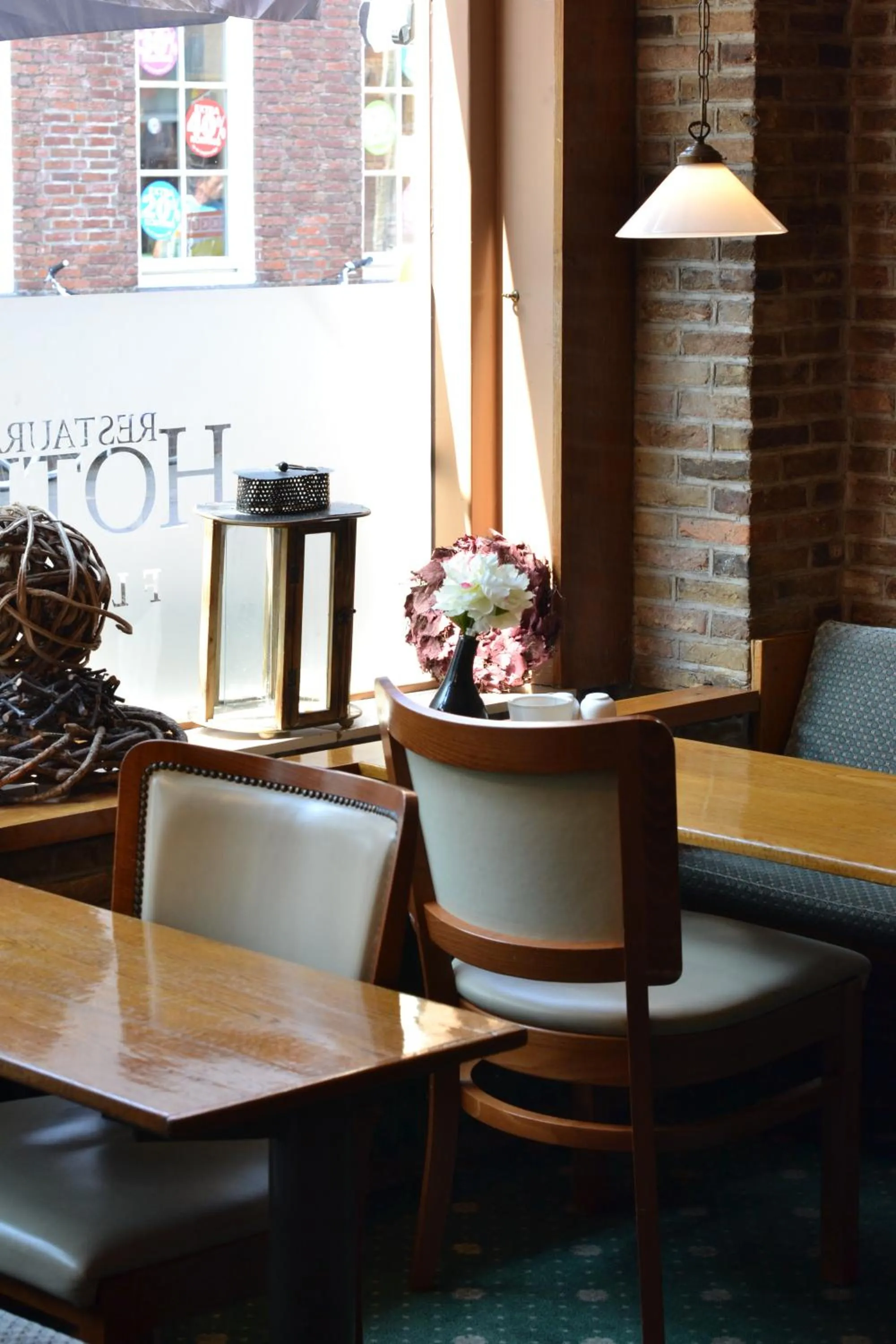 Restaurant/places to eat in Fletcher Hotel De Zalm