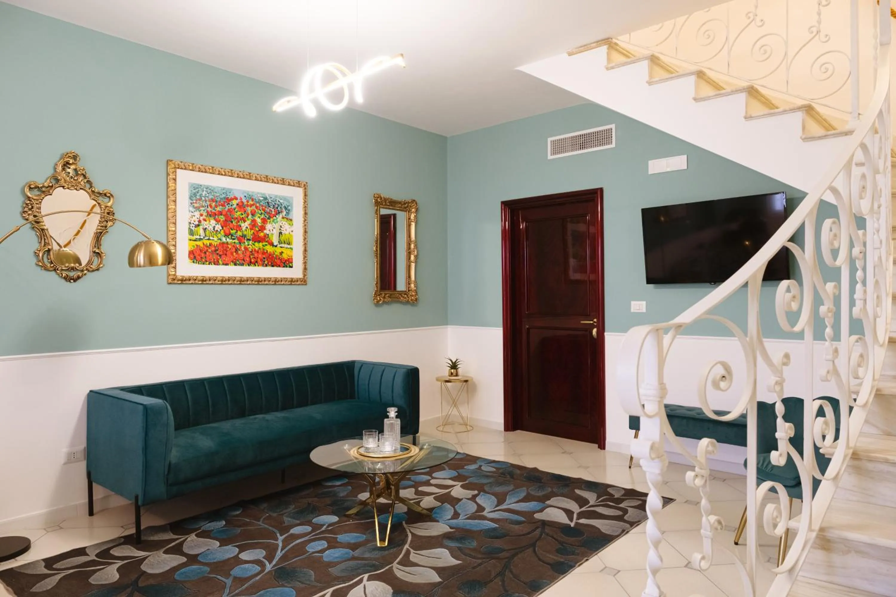 Communal lounge/ TV room in ALBERGO DIFFUSO Dimora Rossi Charme B&B