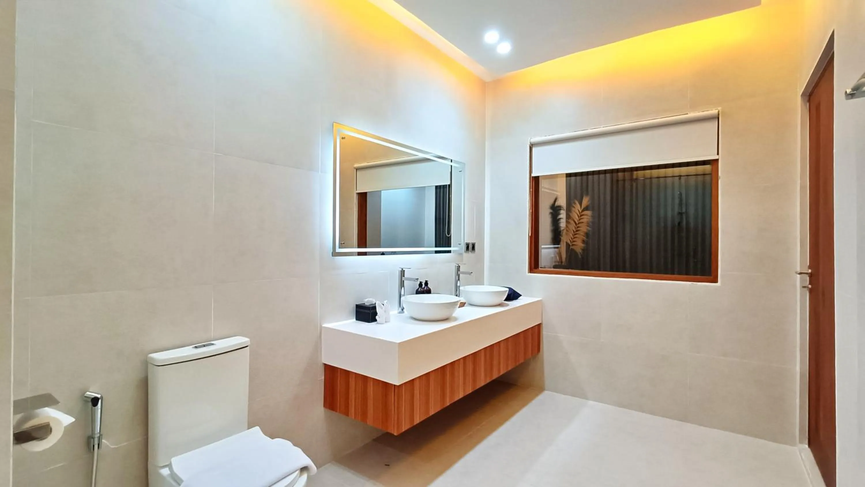 Toilet in VILLA VALITO