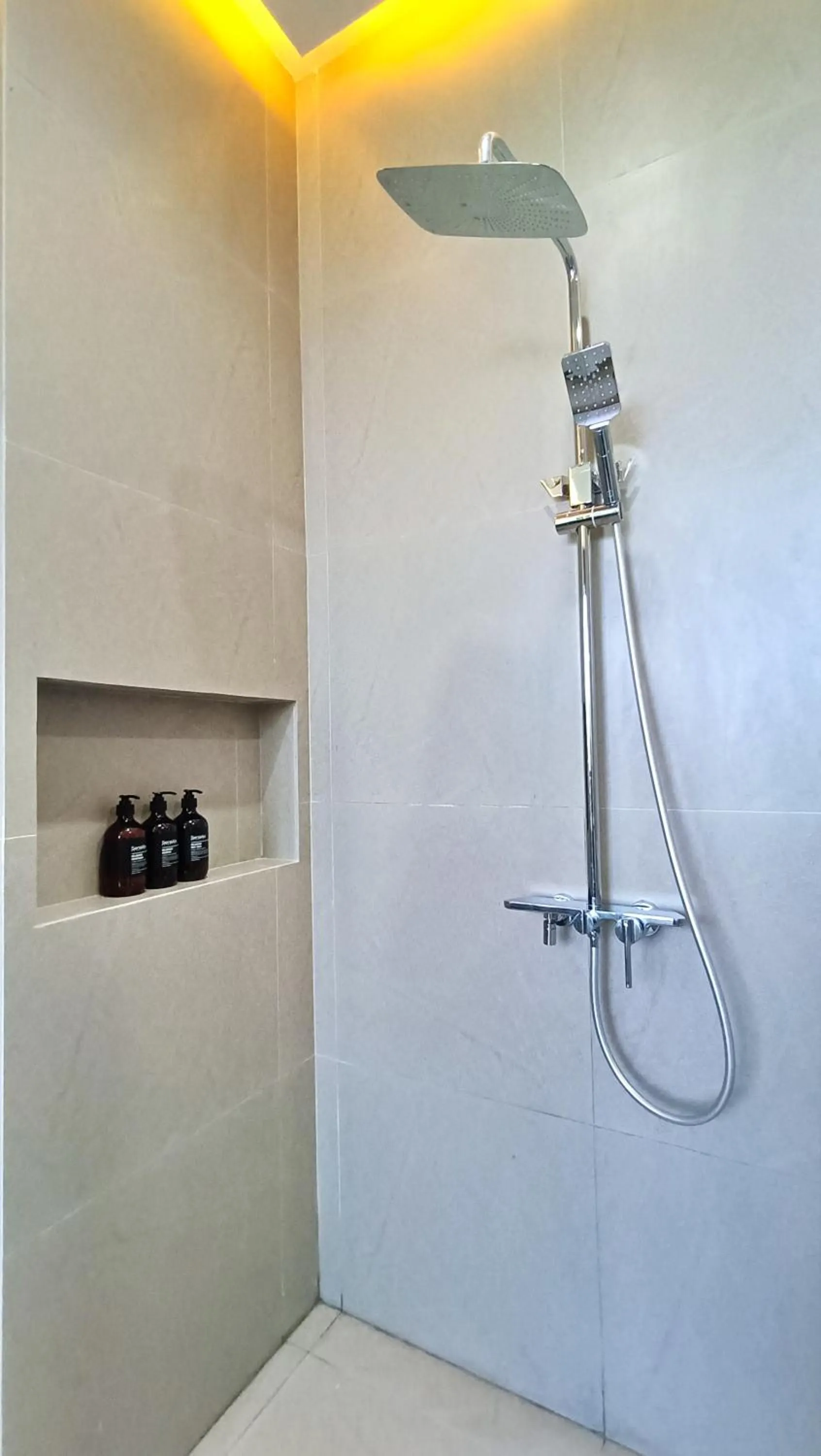 Shower in VILLA VALITO