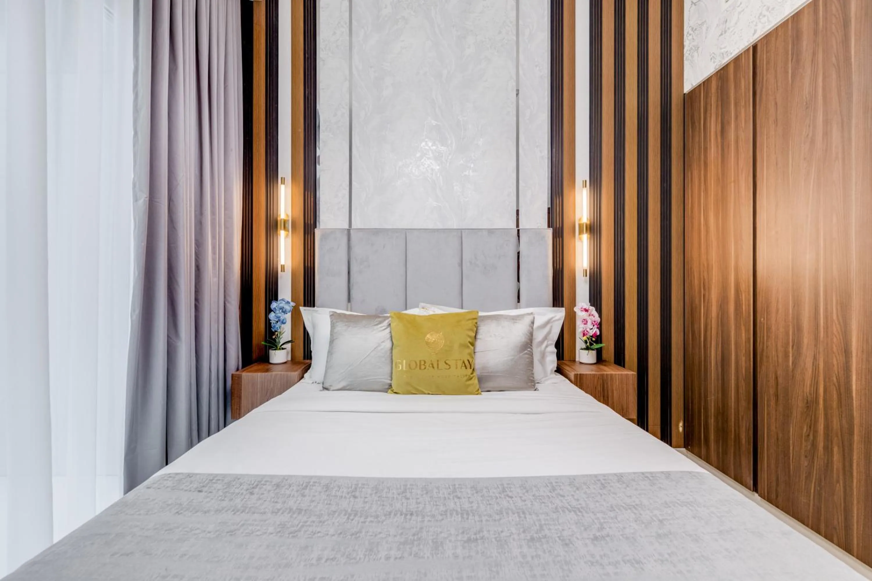 Bed in GLOBALSTAY. Luxury Apartments Near The Dubai Canal