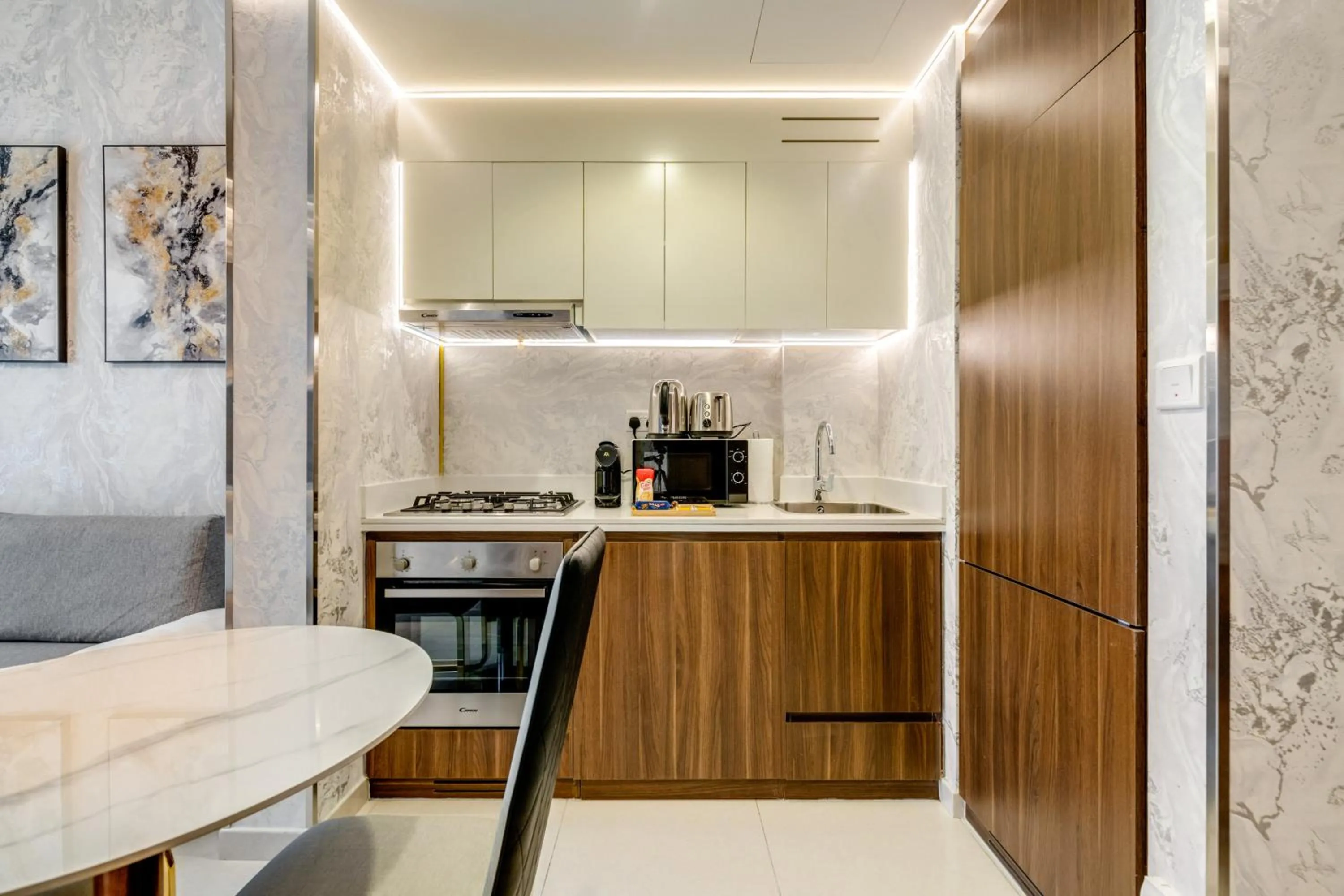 Kitchen or kitchenette in GLOBALSTAY. Luxury Apartments Near The Dubai Canal