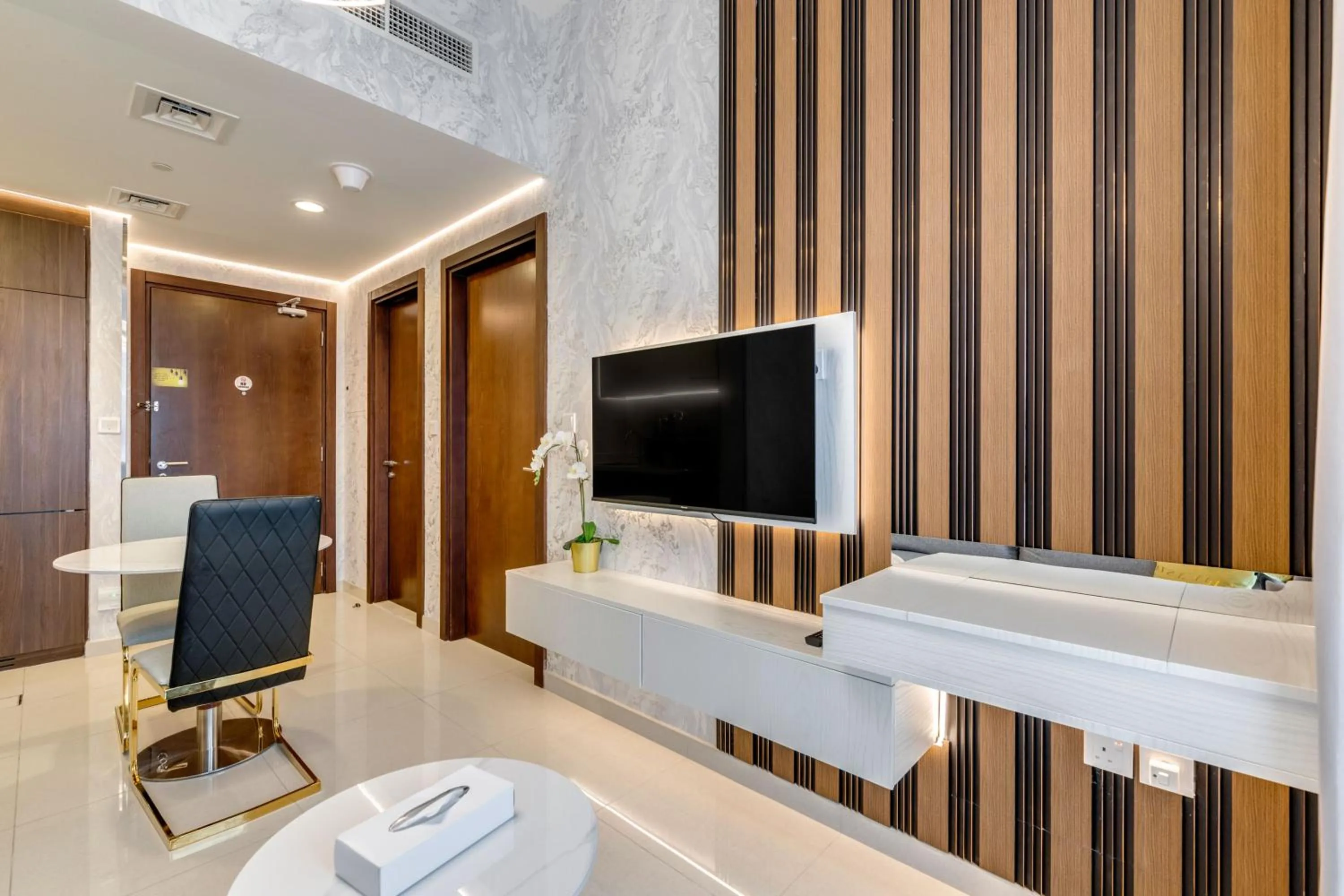 TV and multimedia in GLOBALSTAY. Luxury Apartments Near The Dubai Canal