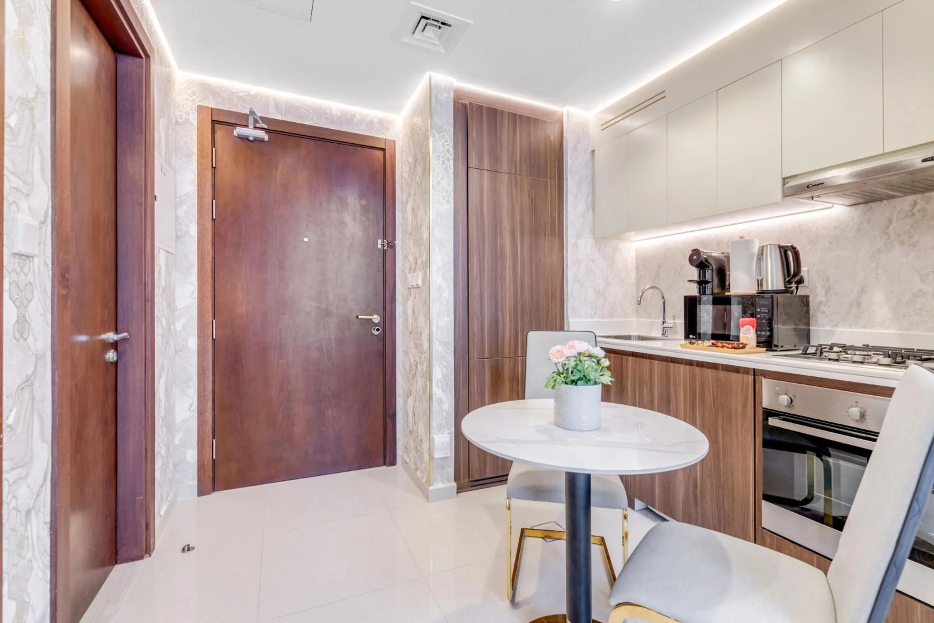 Kitchen or kitchenette in GLOBALSTAY. Luxury Apartments Near The Dubai Canal