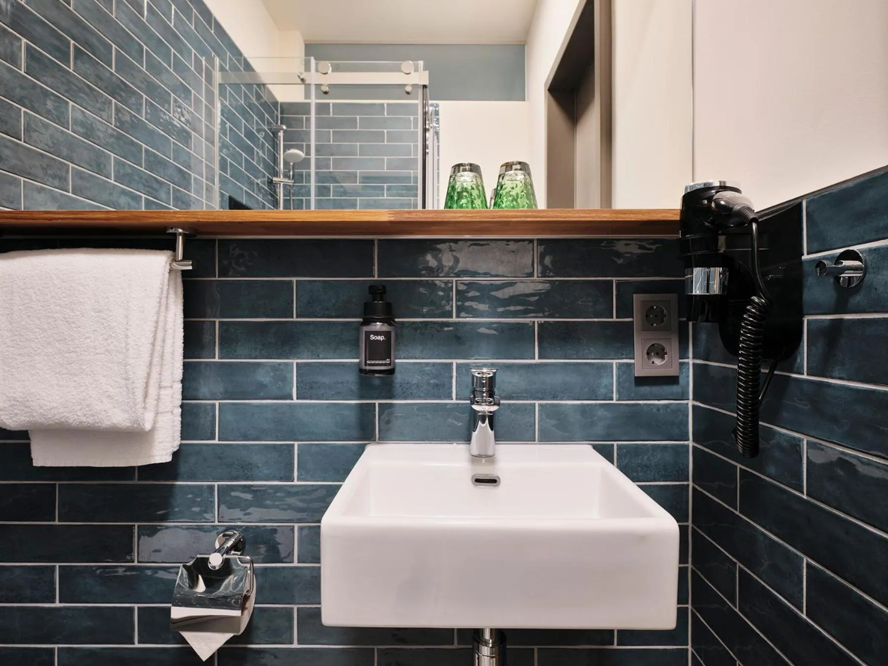 Shower in Hannover - PHIL & MAX Hotels und Apartments Messe