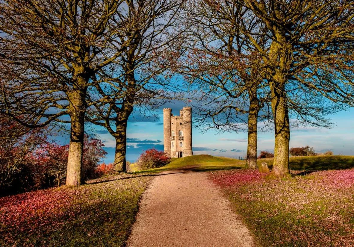 Hiking in The Crown at Shipton