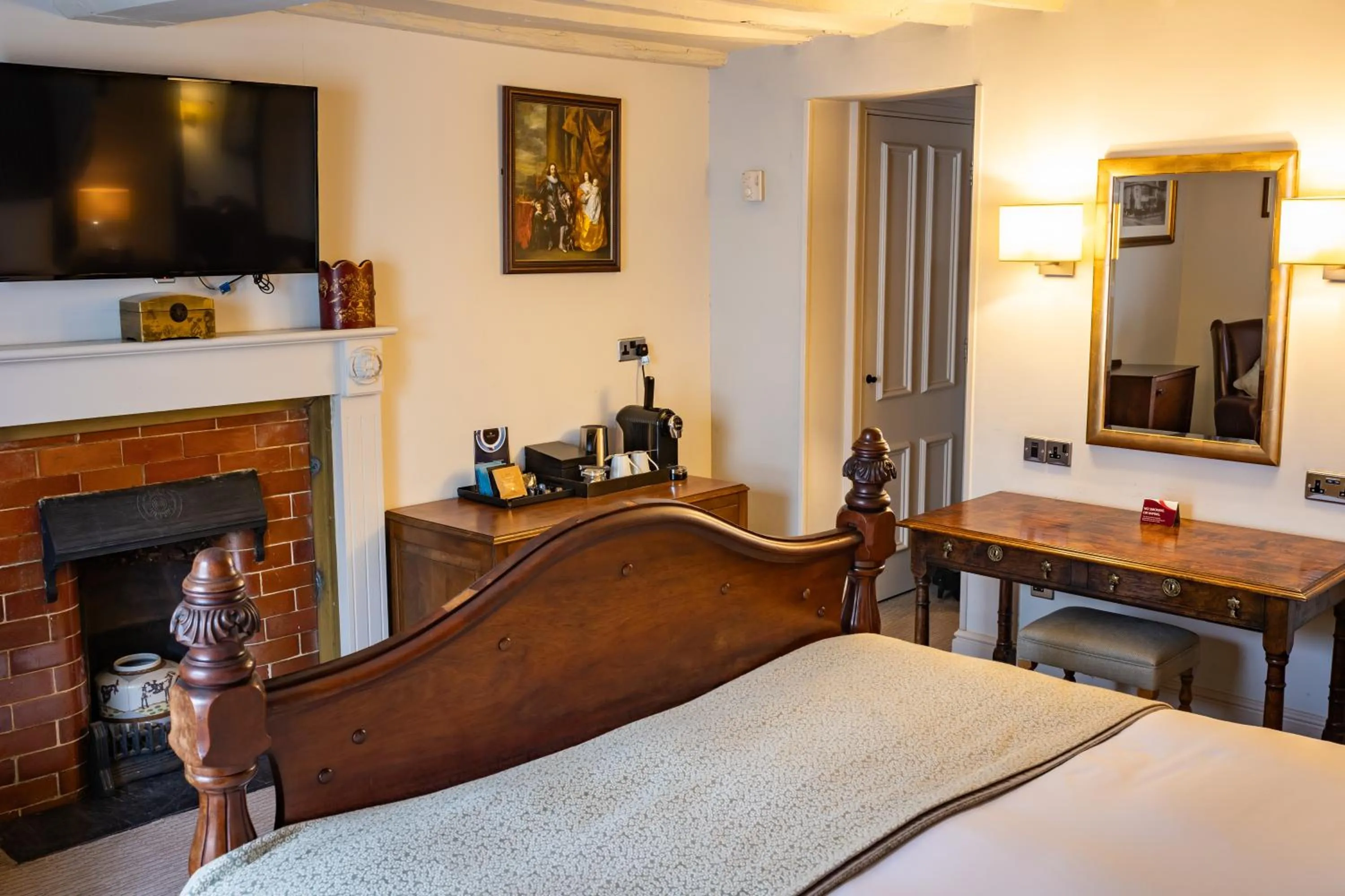 Decorative detail, Bed in The Red Lion Hotel