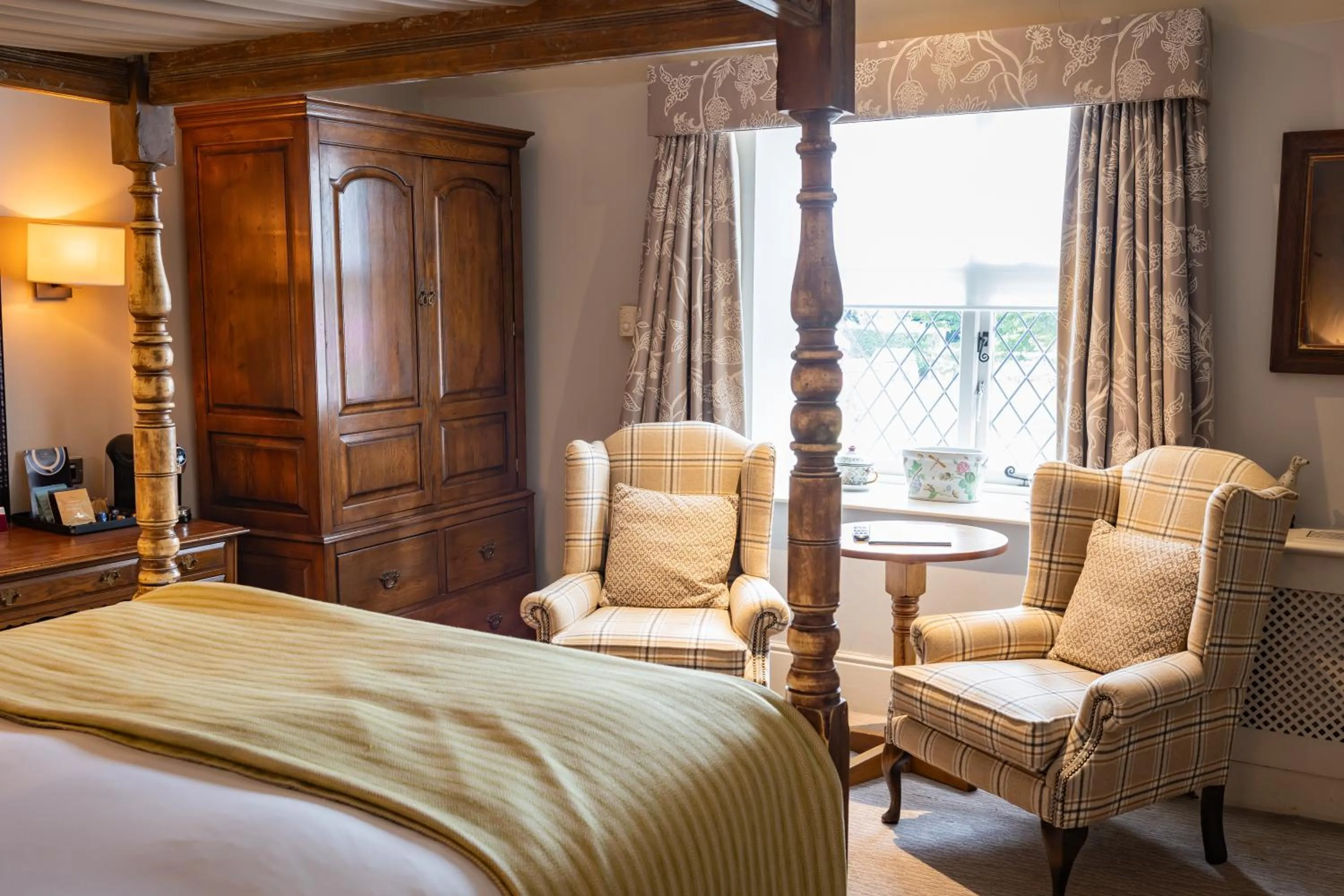 Bedroom, Bed in The Red Lion Hotel