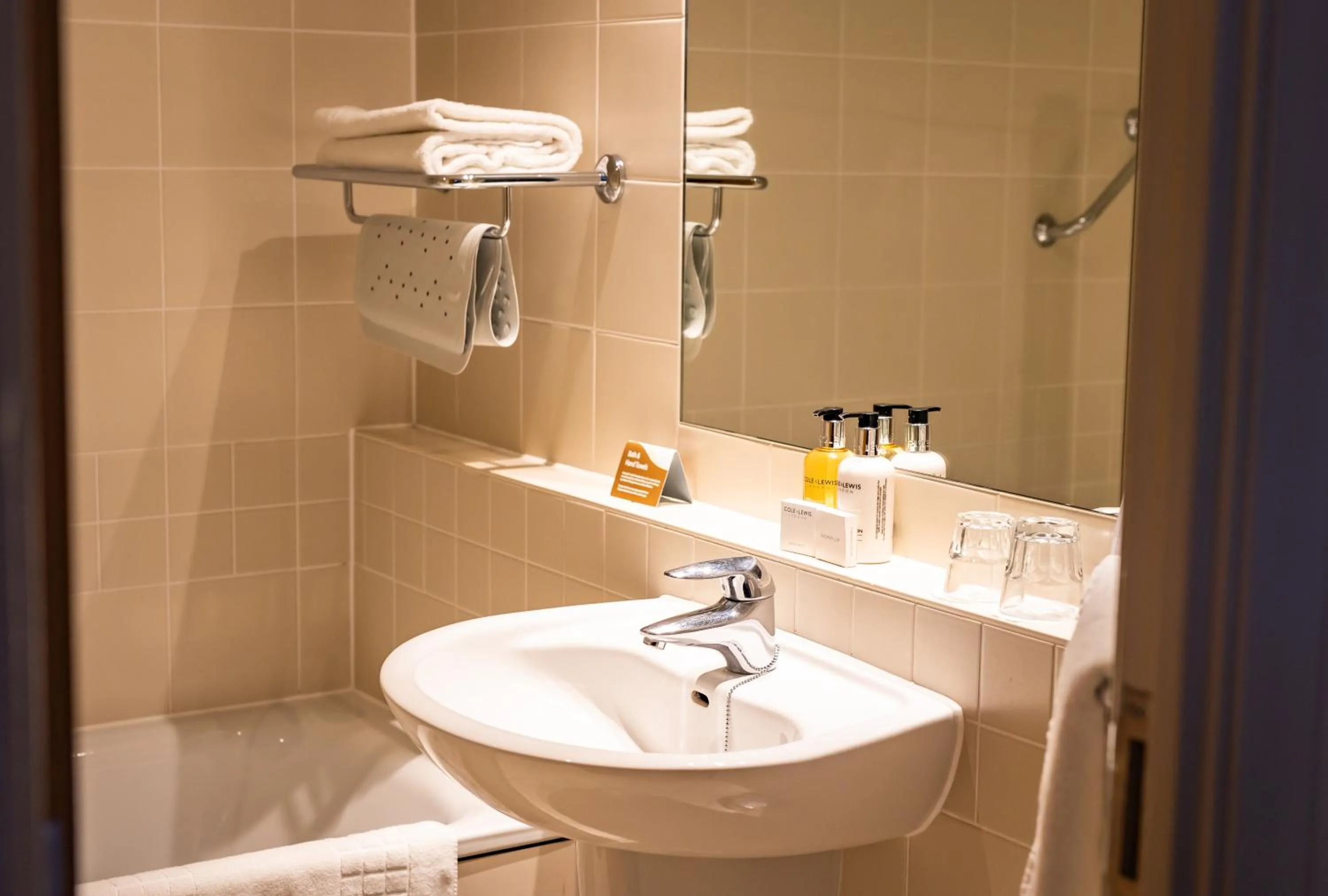 Bathroom in The Red Lion Hotel
