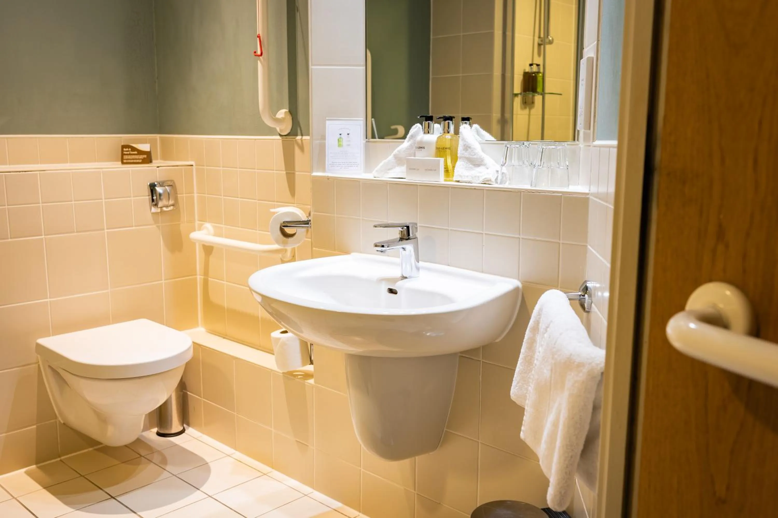 Bathroom in The Red Lion Hotel
