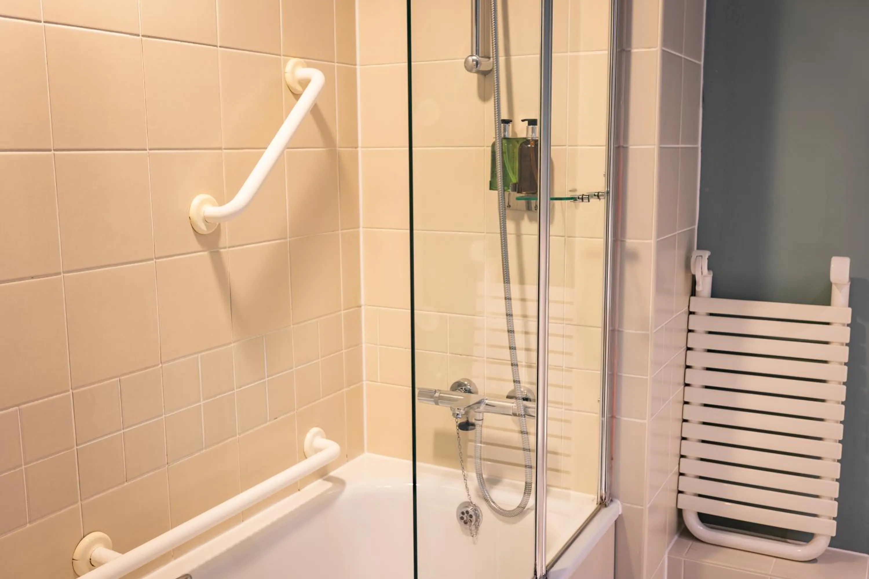 Bathroom in The Red Lion Hotel