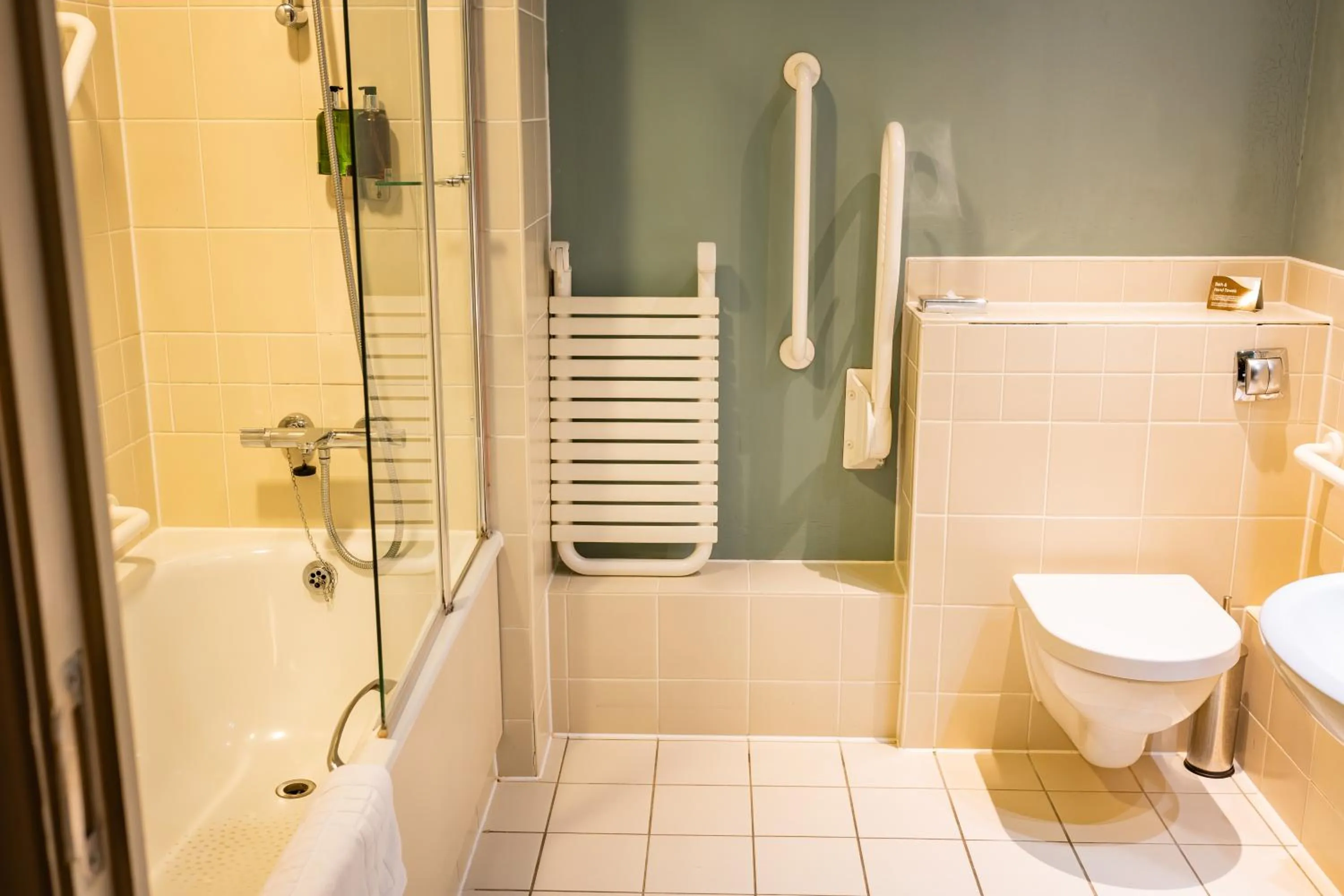 Bathroom in The Red Lion Hotel