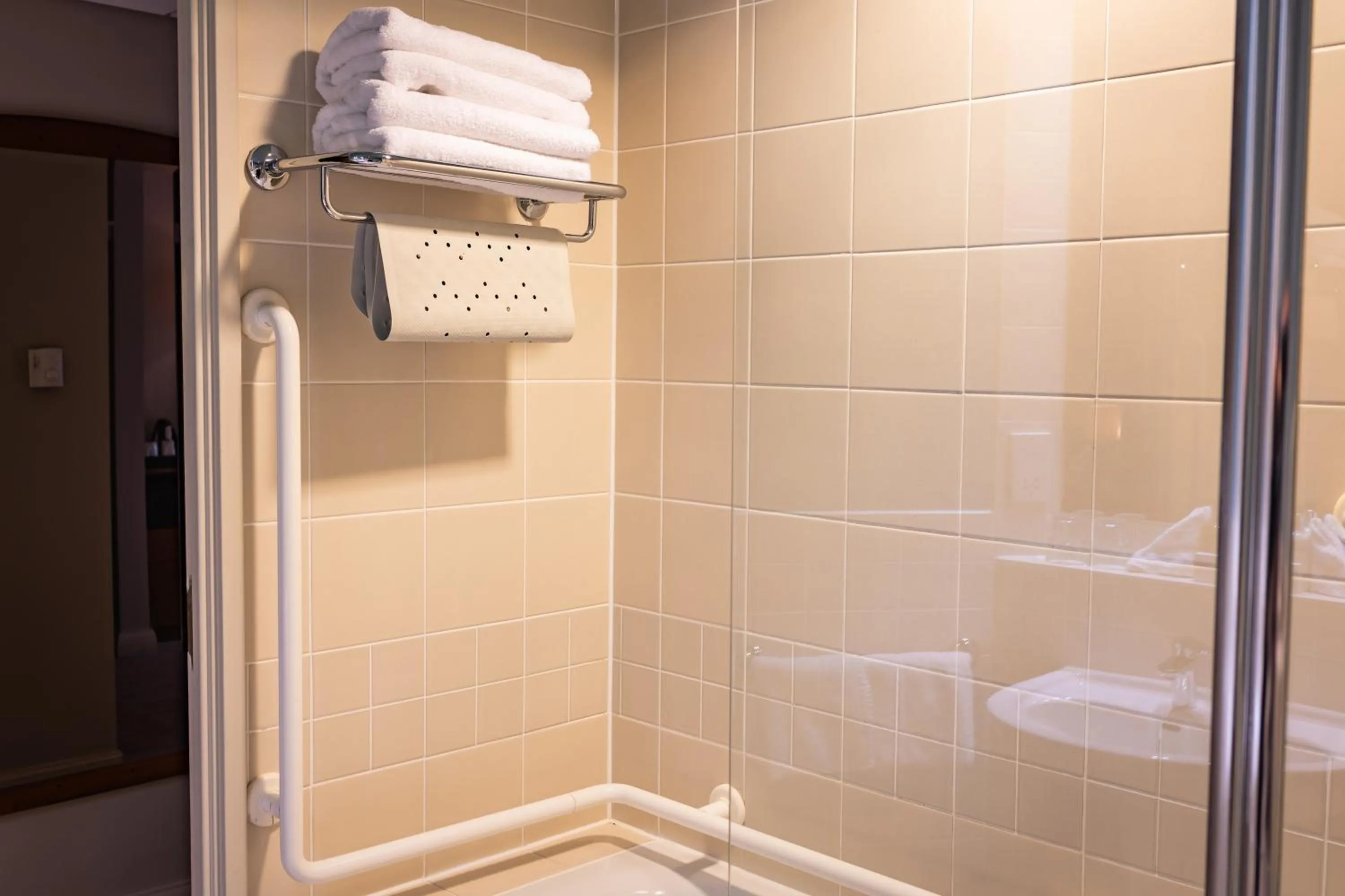 Bathroom in The Red Lion Hotel