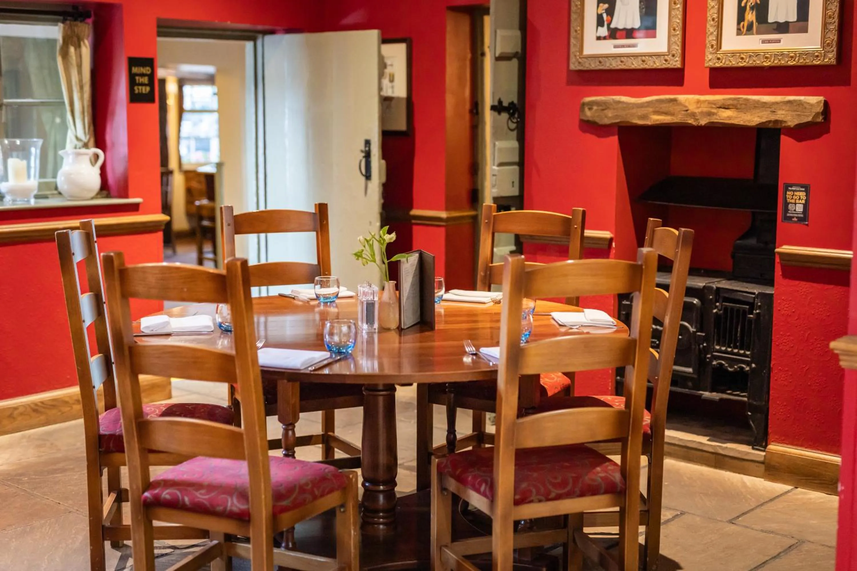 Restaurant/places to eat in The Red Lion Hotel