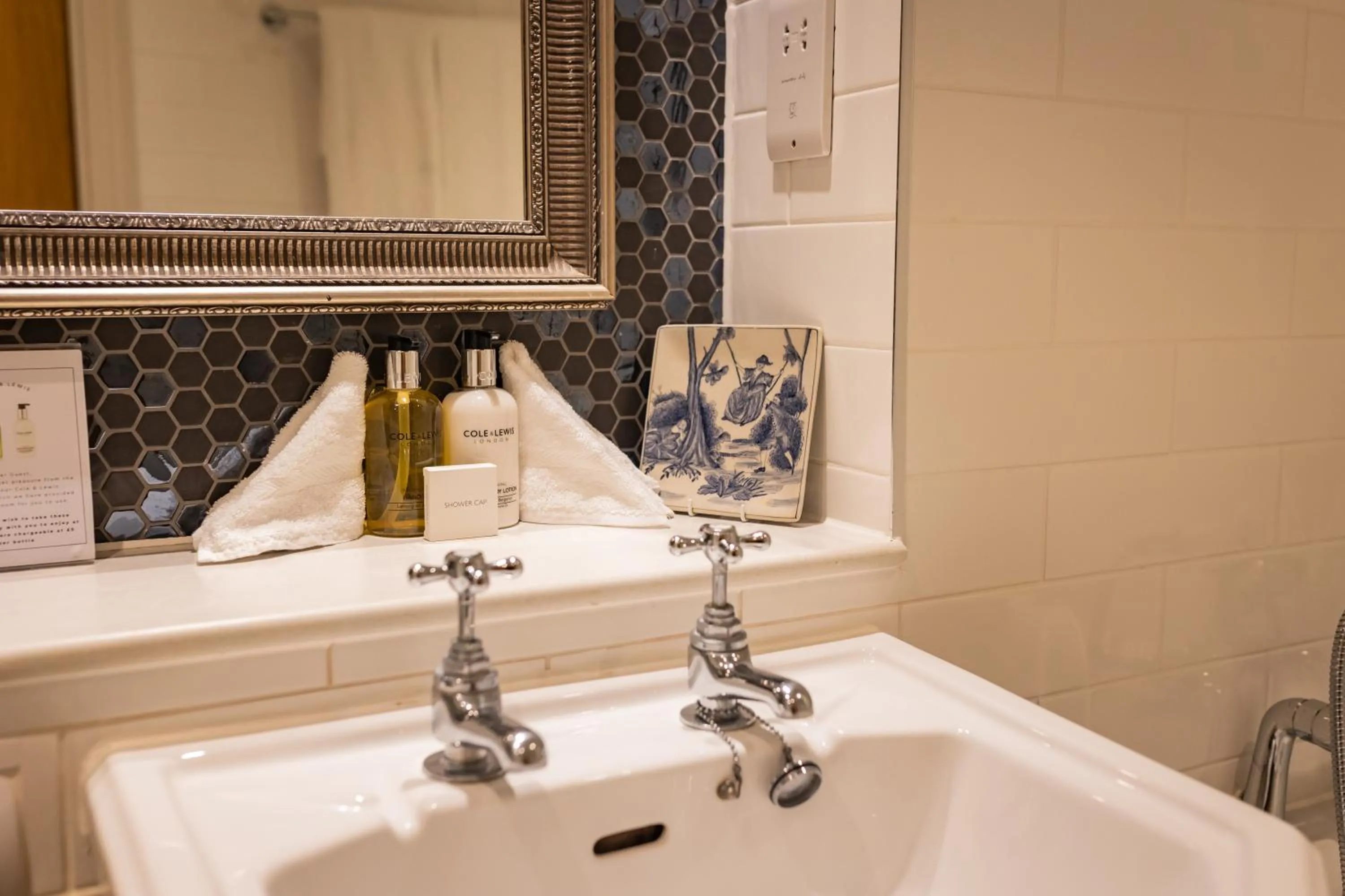 Bathroom in The Red Lion Hotel