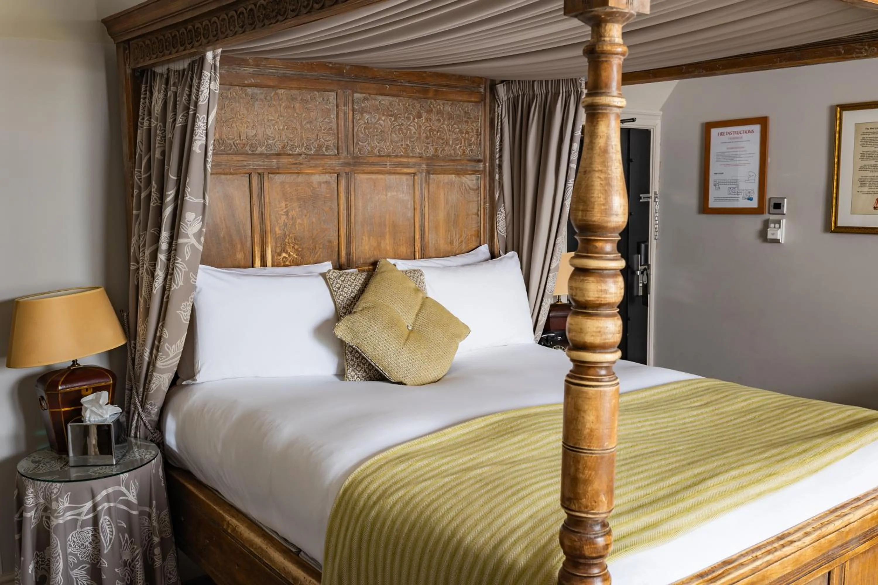 Bed in The Red Lion Hotel