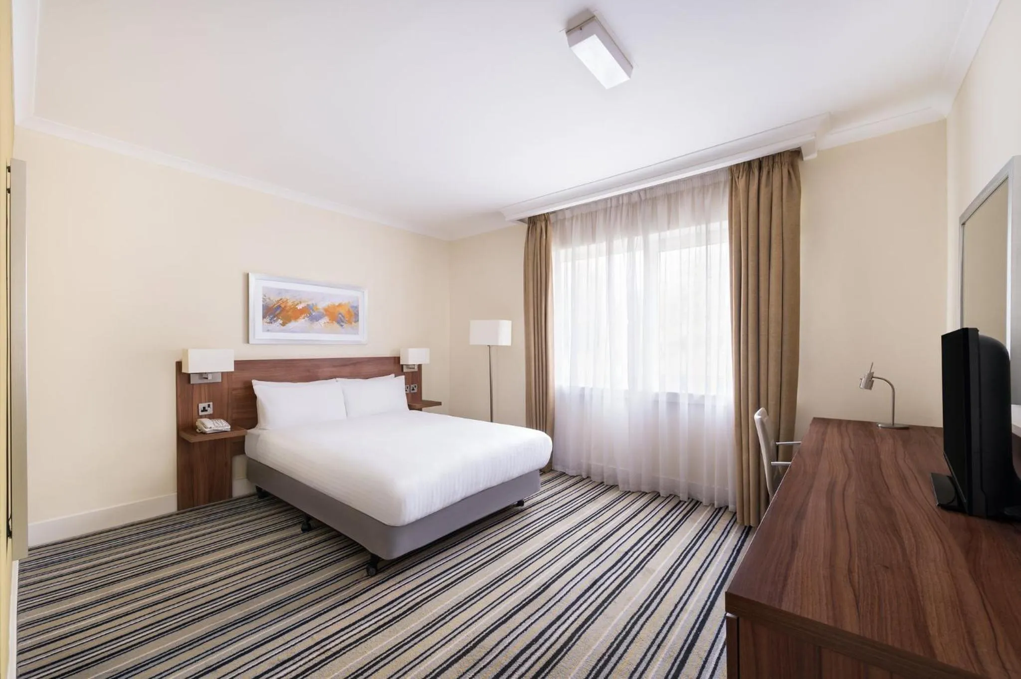 Photo of the whole room, Bed in Holiday Inn Glasgow - East Kilbride by IHG